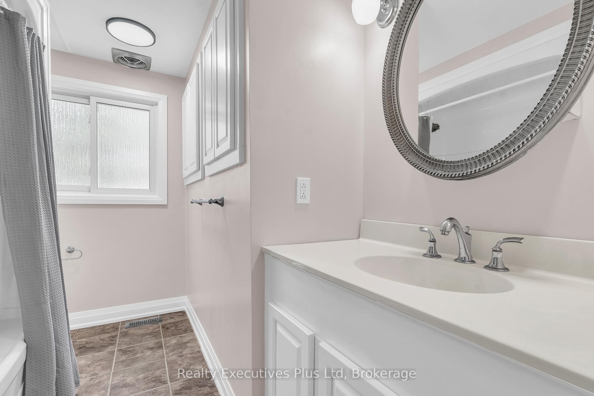 Photo 26 of 59 Balmoral Drive, Guelph, Riverside Park — HOMEH