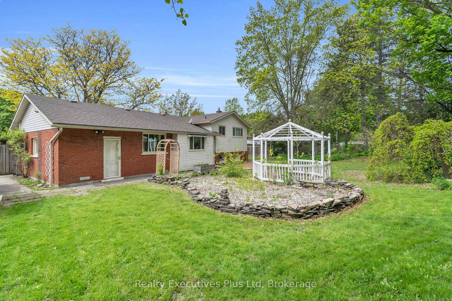 Photo 38 of 59 Balmoral Drive, Guelph, Riverside Park — HOMEH
