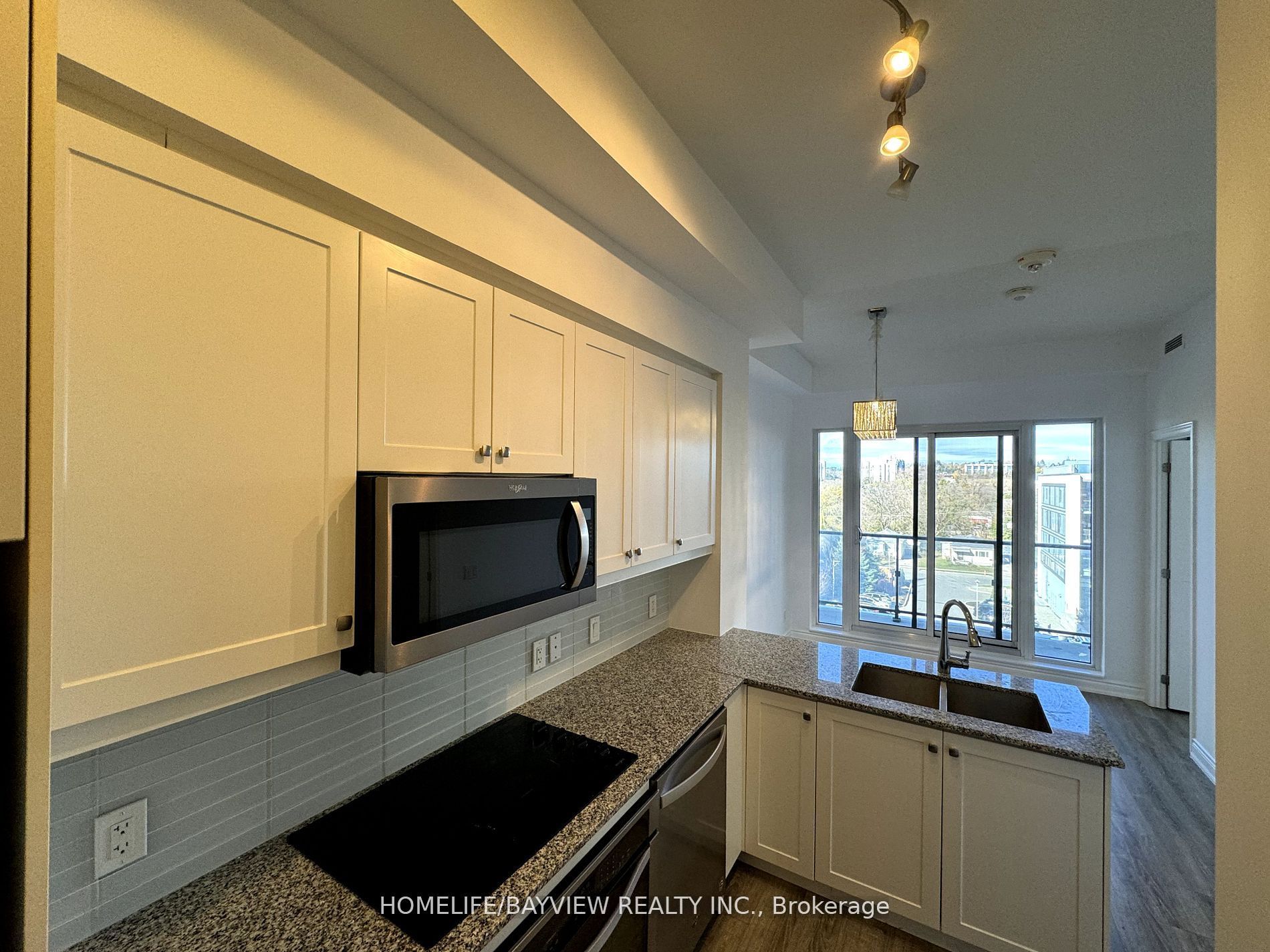 Photo 4 of Unit 509, 9618 Yonge St, Richmond Hill, North Richvale — HOMEH