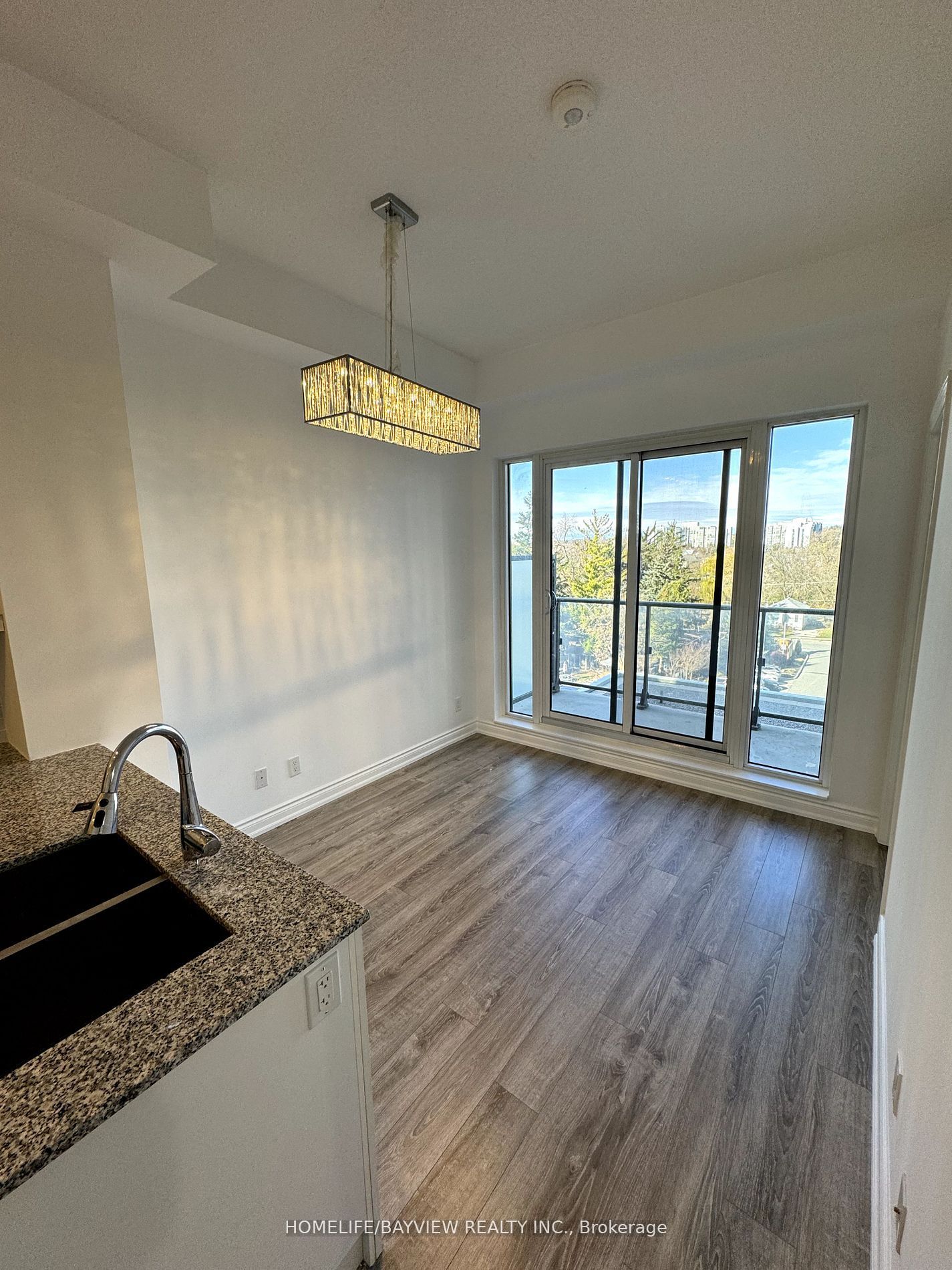 Photo 5 of Unit 509, 9618 Yonge St, Richmond Hill, North Richvale — HOMEH