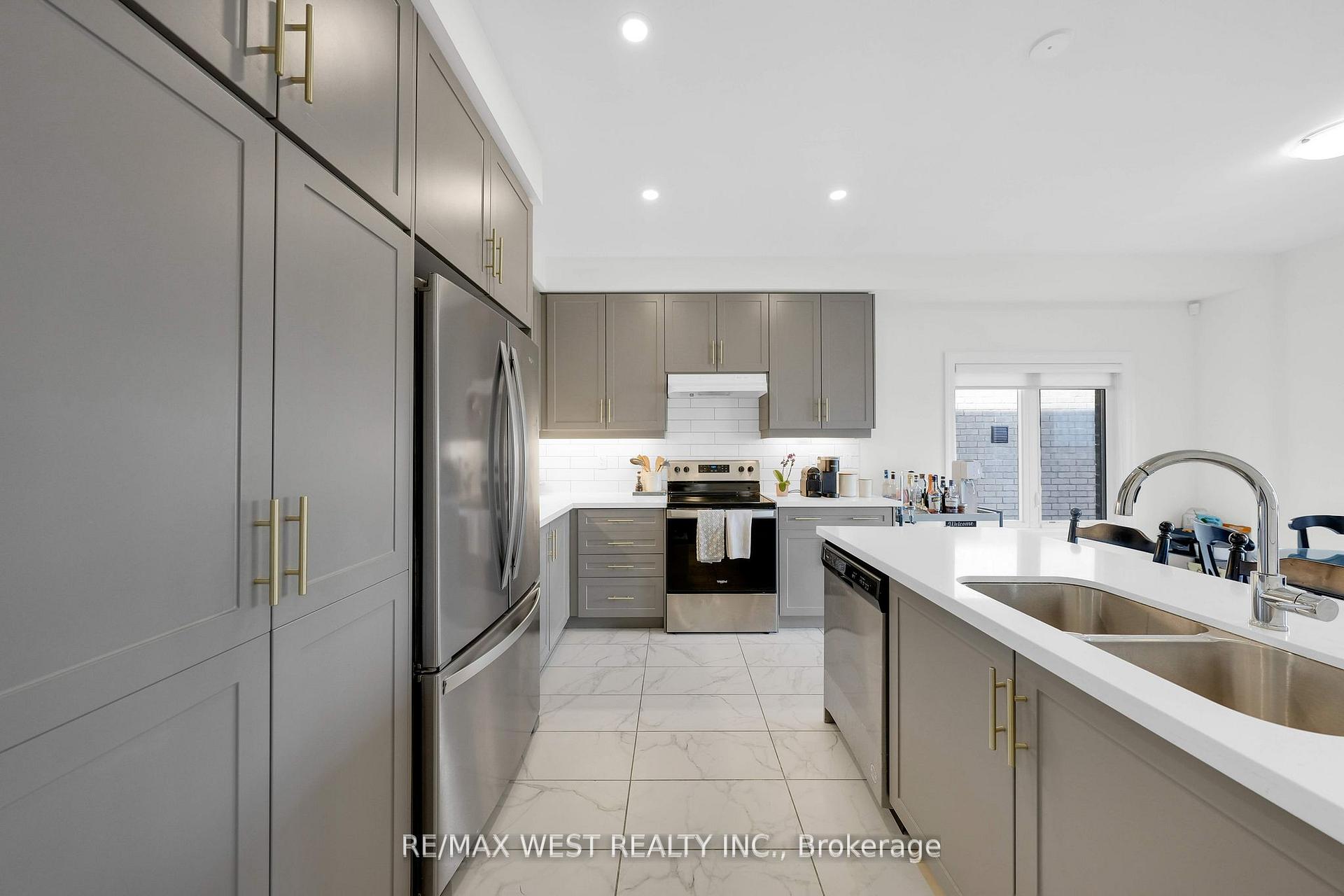 Photo 6 of 130 Connell Drive, Georgina, Keswick North — HOMEH