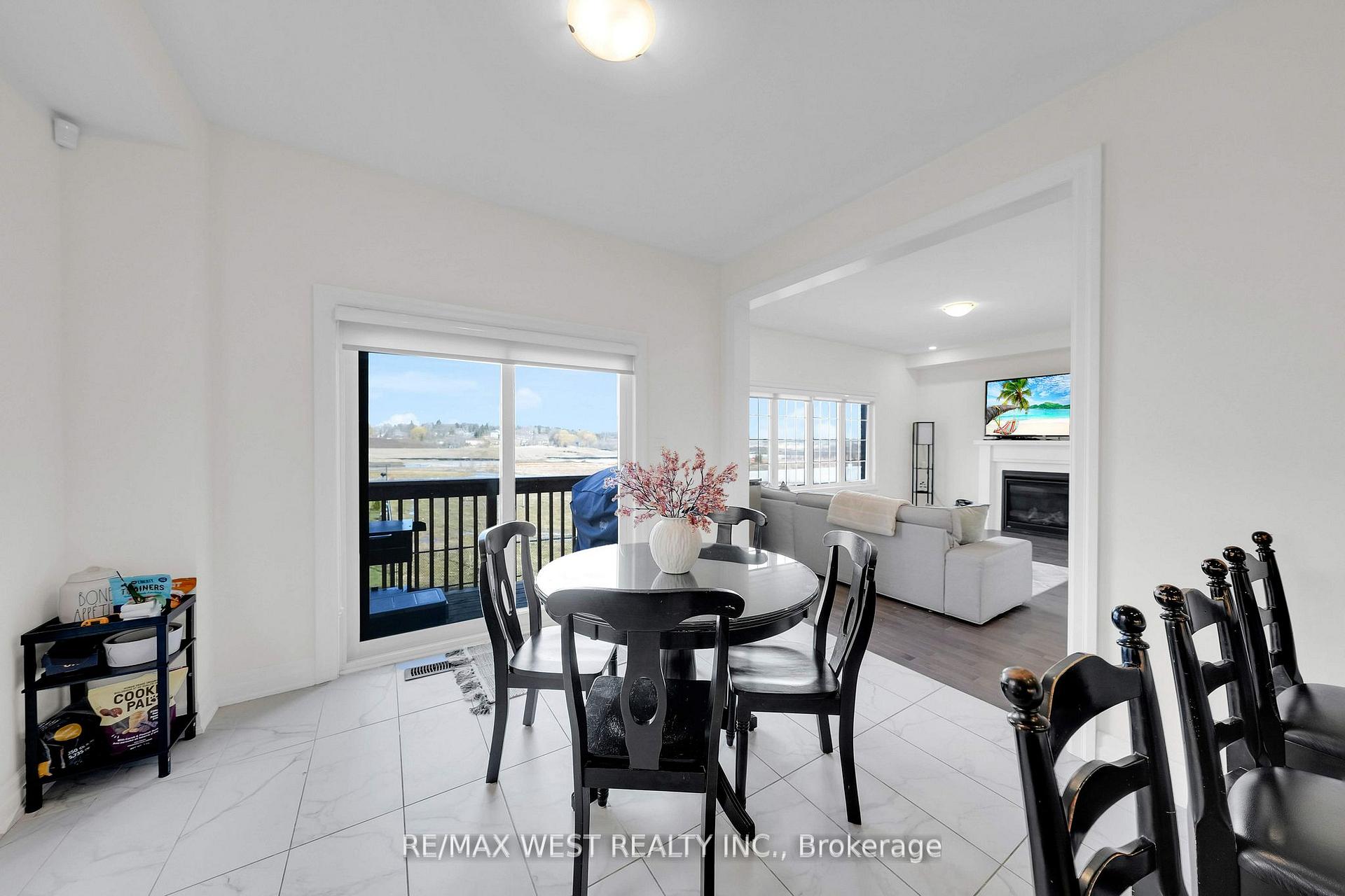 Photo 8 of 130 Connell Drive, Georgina, Keswick North — HOMEH