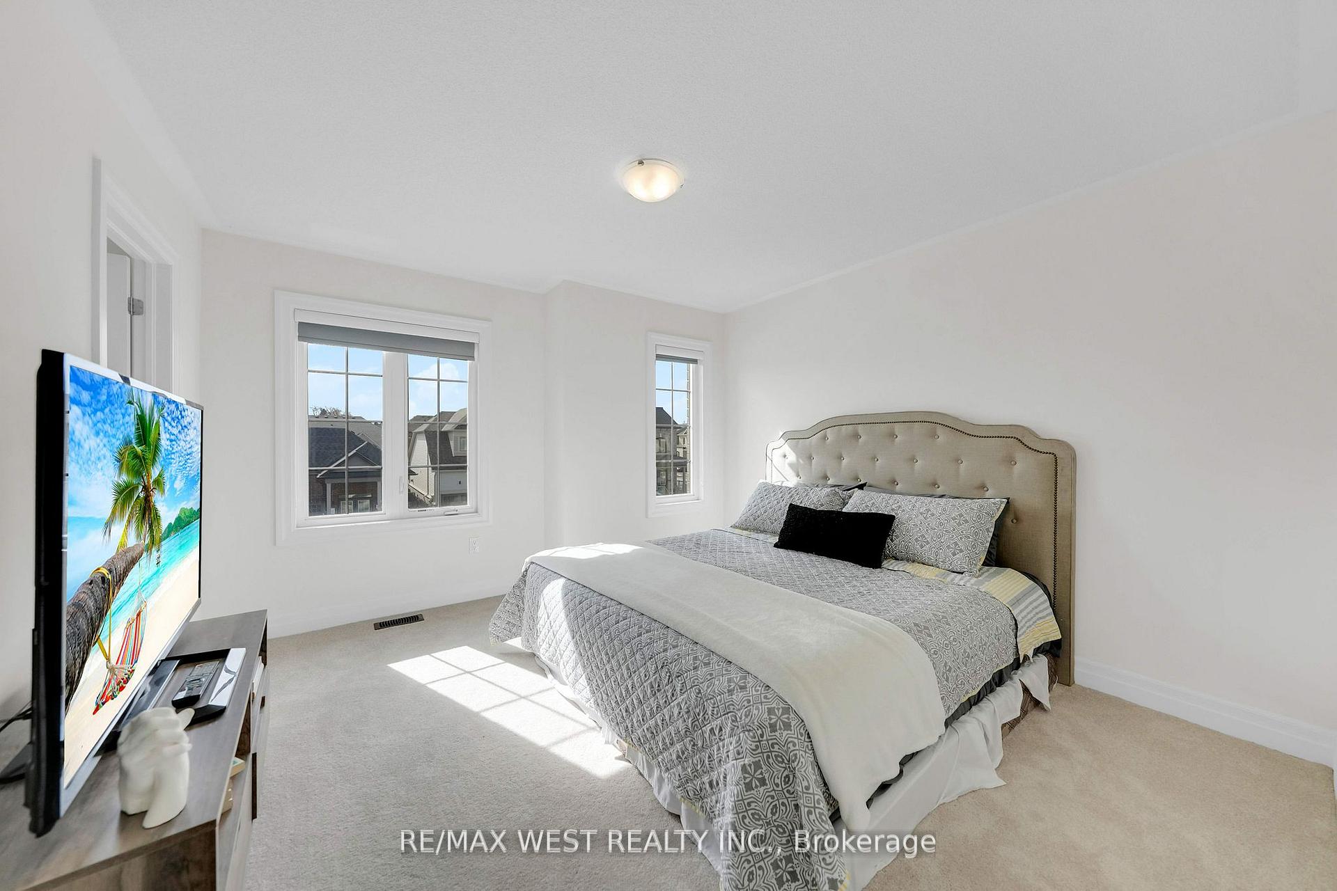 Photo 19 of 130 Connell Drive, Georgina, Keswick North — HOMEH