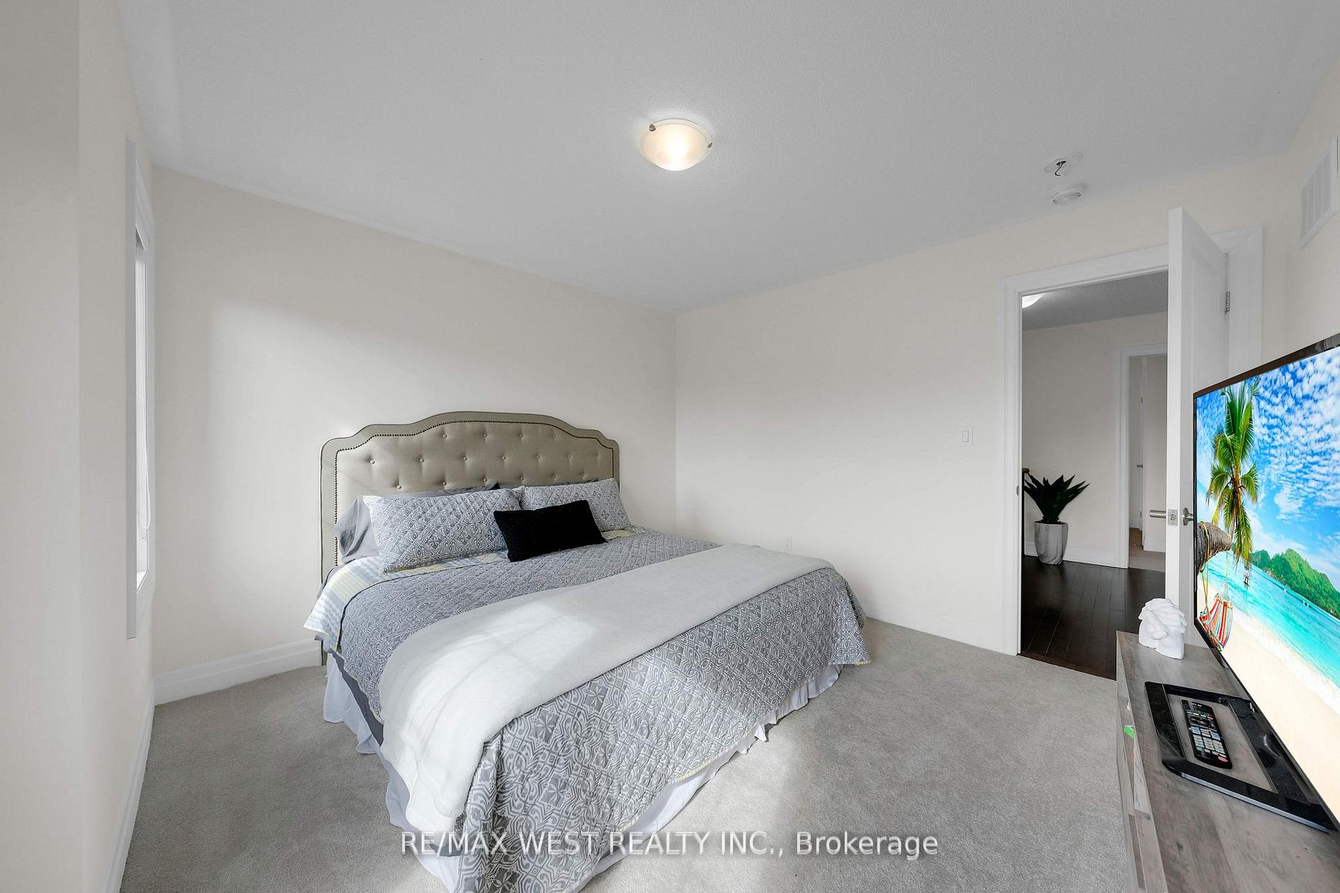 Photo 20 of 130 Connell Drive, Georgina, Keswick North — HOMEH