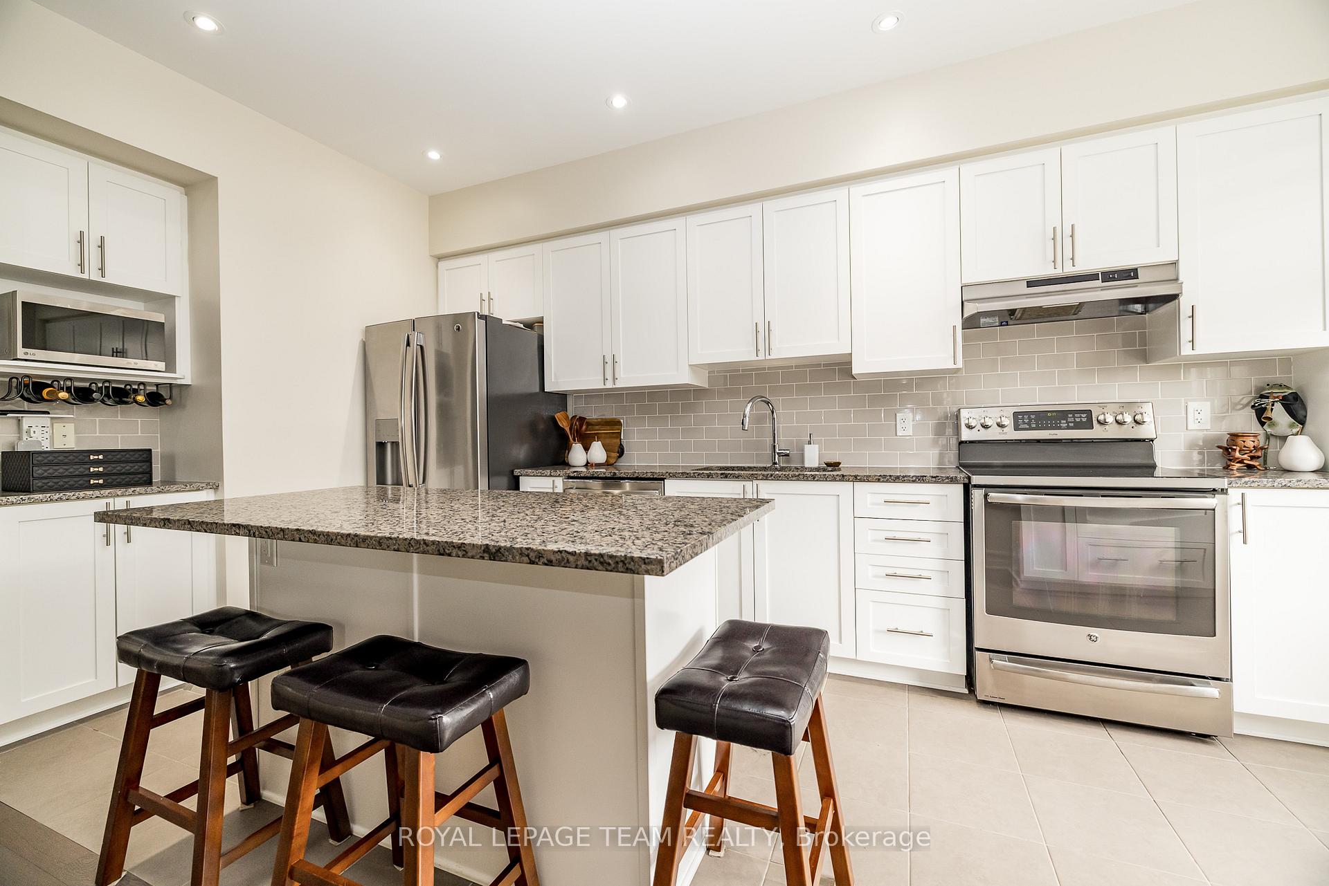 Photo 17 of 80 Stockholm Private, Ottawa, Riverside South/Gloucester Glen — HOMEH