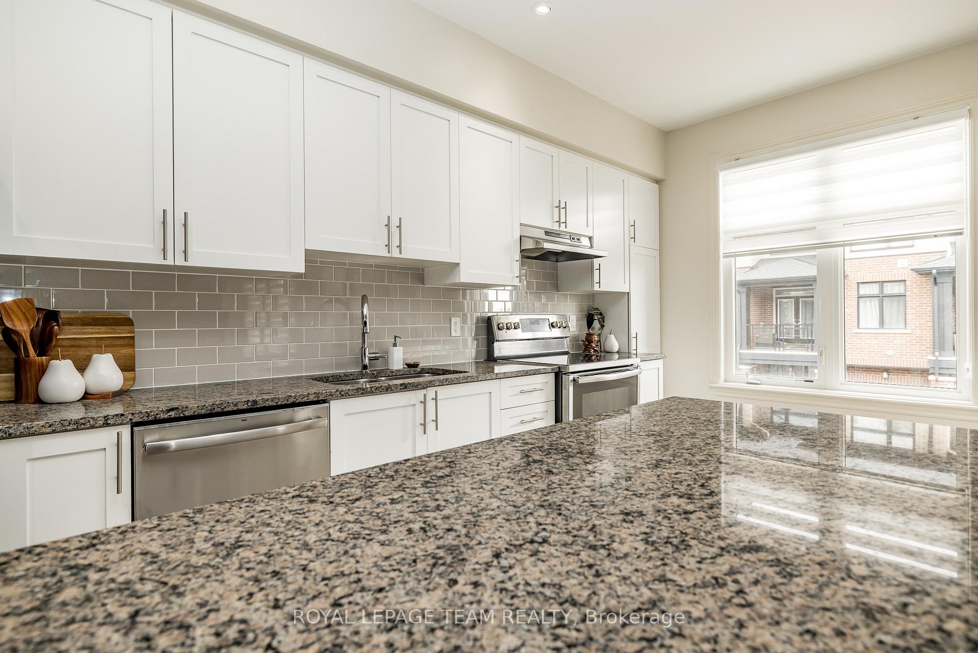 Photo 18 of 80 Stockholm Private, Ottawa, Riverside South/Gloucester Glen — HOMEH