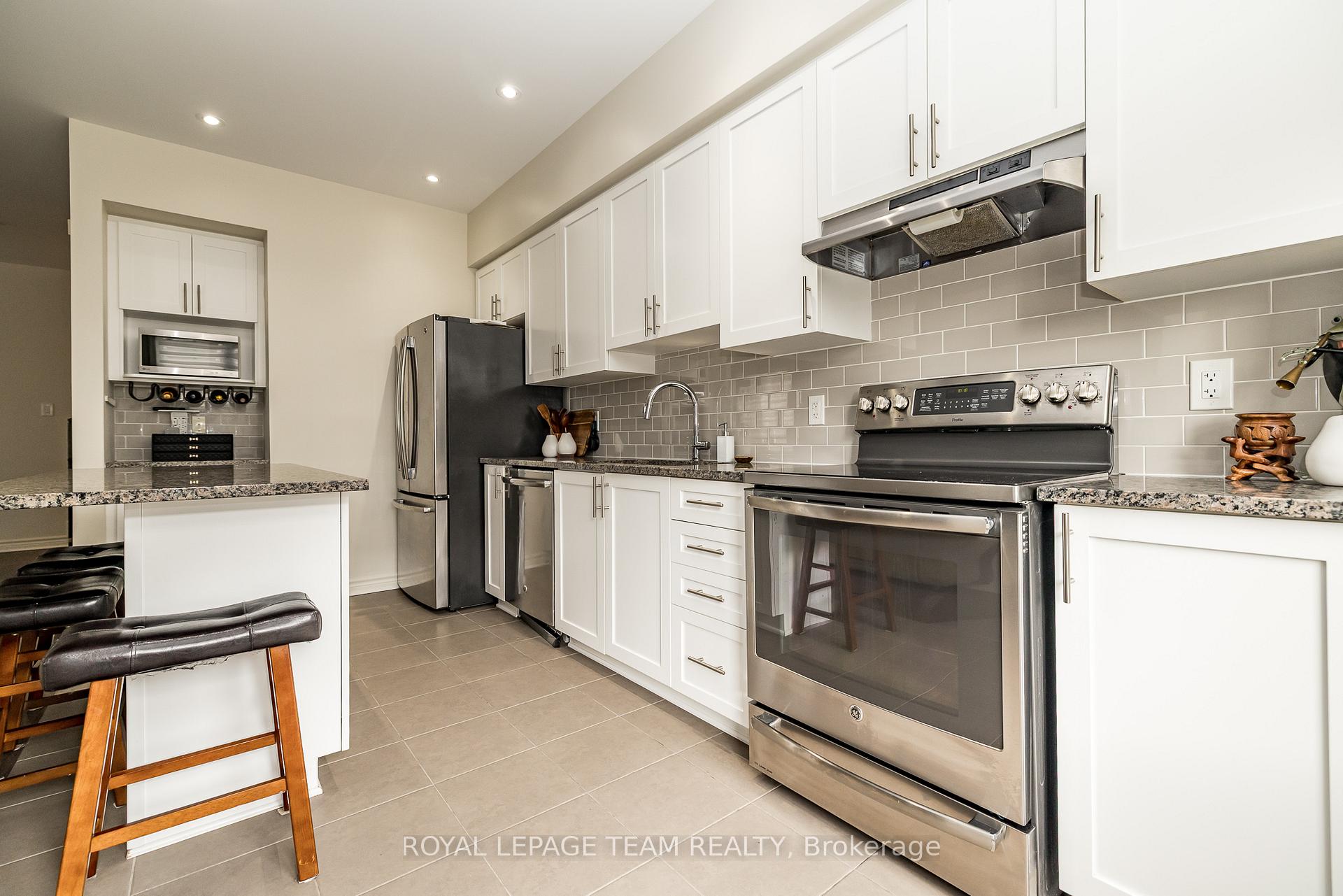 Photo 20 of 80 Stockholm Private, Ottawa, Riverside South/Gloucester Glen — HOMEH