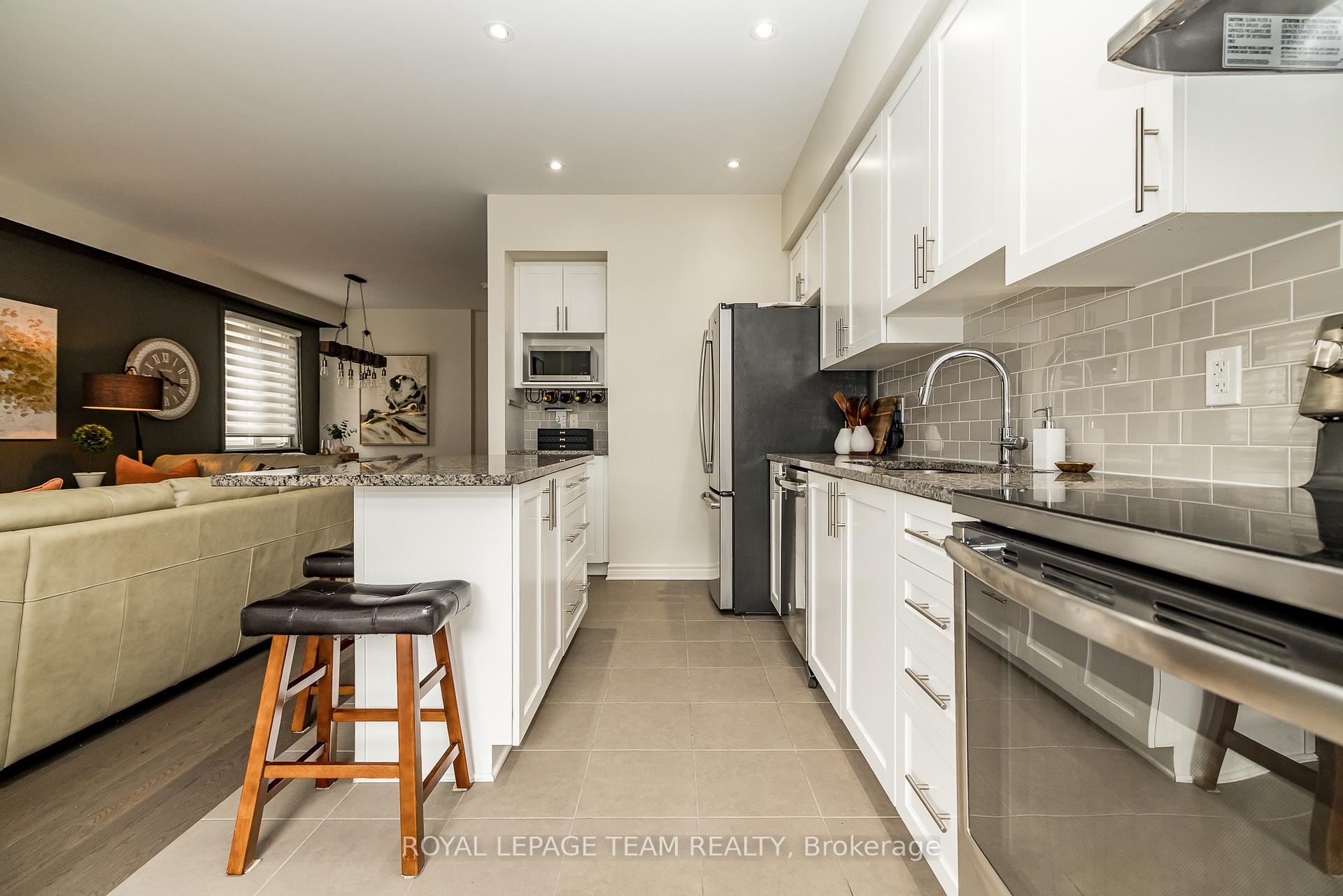 Photo 23 of 80 Stockholm Private, Ottawa, Riverside South/Gloucester Glen — HOMEH