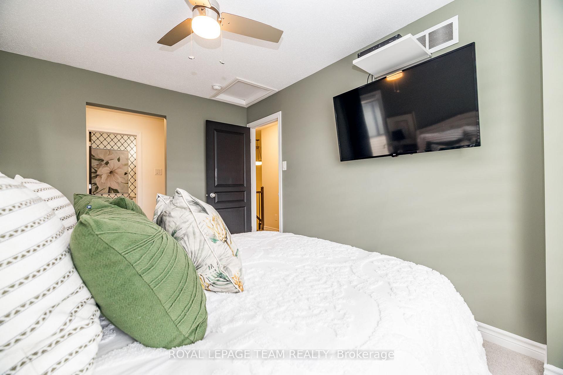 Photo 28 of 80 Stockholm Private, Ottawa, Riverside South/Gloucester Glen — HOMEH