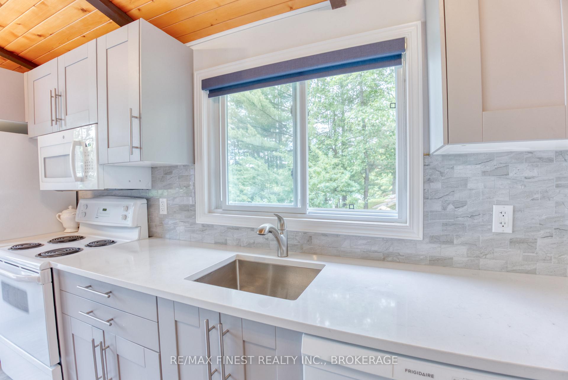 Photo 4 of 1026B West Shore Lane, Frontenac, Frontenac Centre — HOMEH
