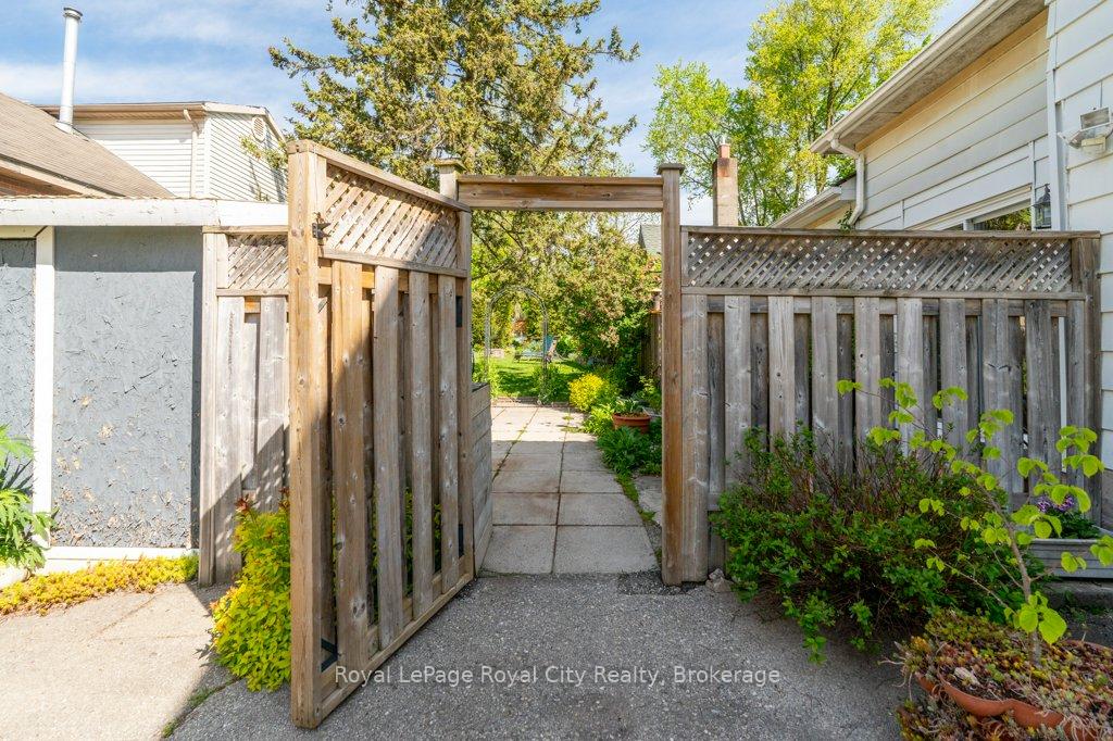 Photo 28 of 110 York Road, Guelph, St. Patrick's Ward — HOMEH