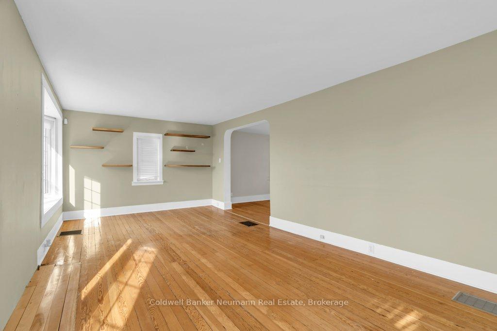 Photo 18 of 1179 Highway 6 N, Hamilton, Rural Flamborough — HOMEH