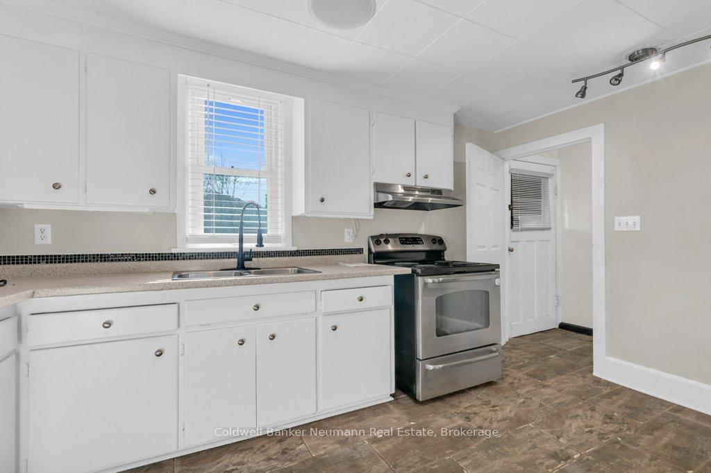 Photo 23 of 1179 Highway 6 N, Hamilton, Rural Flamborough — HOMEH
