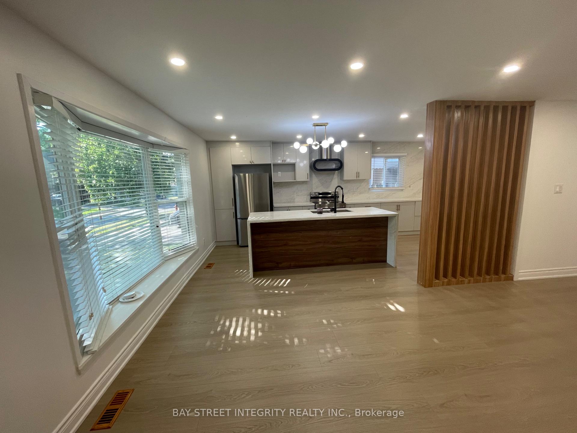 Photo 3 of 41 Stoddart Drive, Aurora, Aurora Highlands — HOMEH