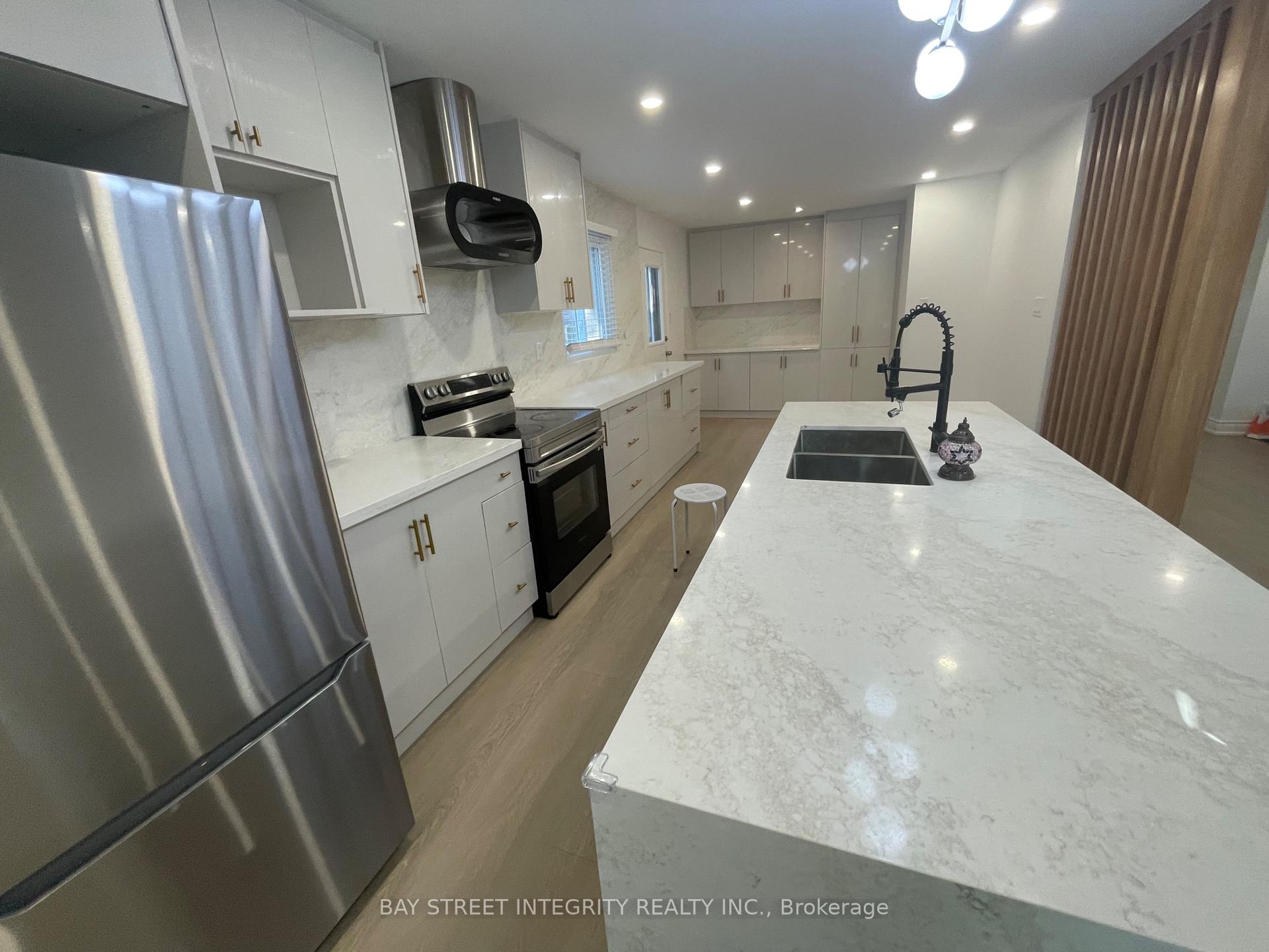Photo 4 of 41 Stoddart Drive, Aurora, Aurora Highlands — HOMEH