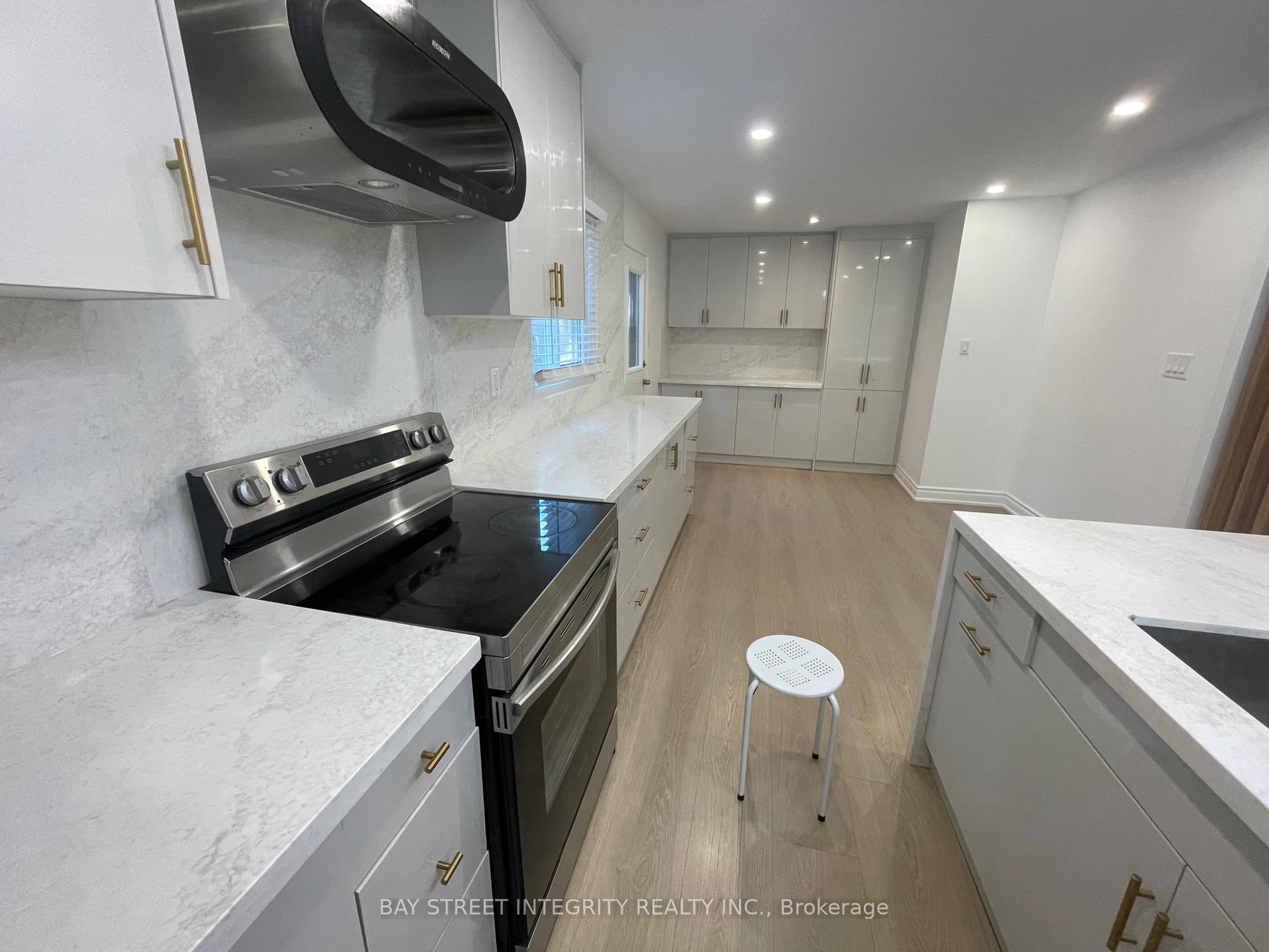Photo 6 of 41 Stoddart Drive, Aurora, Aurora Highlands — HOMEH