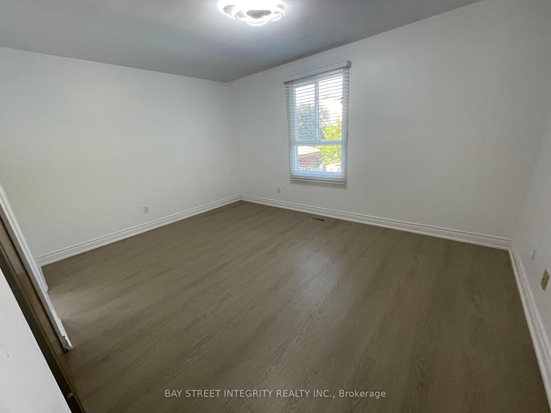 Photo 7 of 41 Stoddart Drive, Aurora, Aurora Highlands — HOMEH