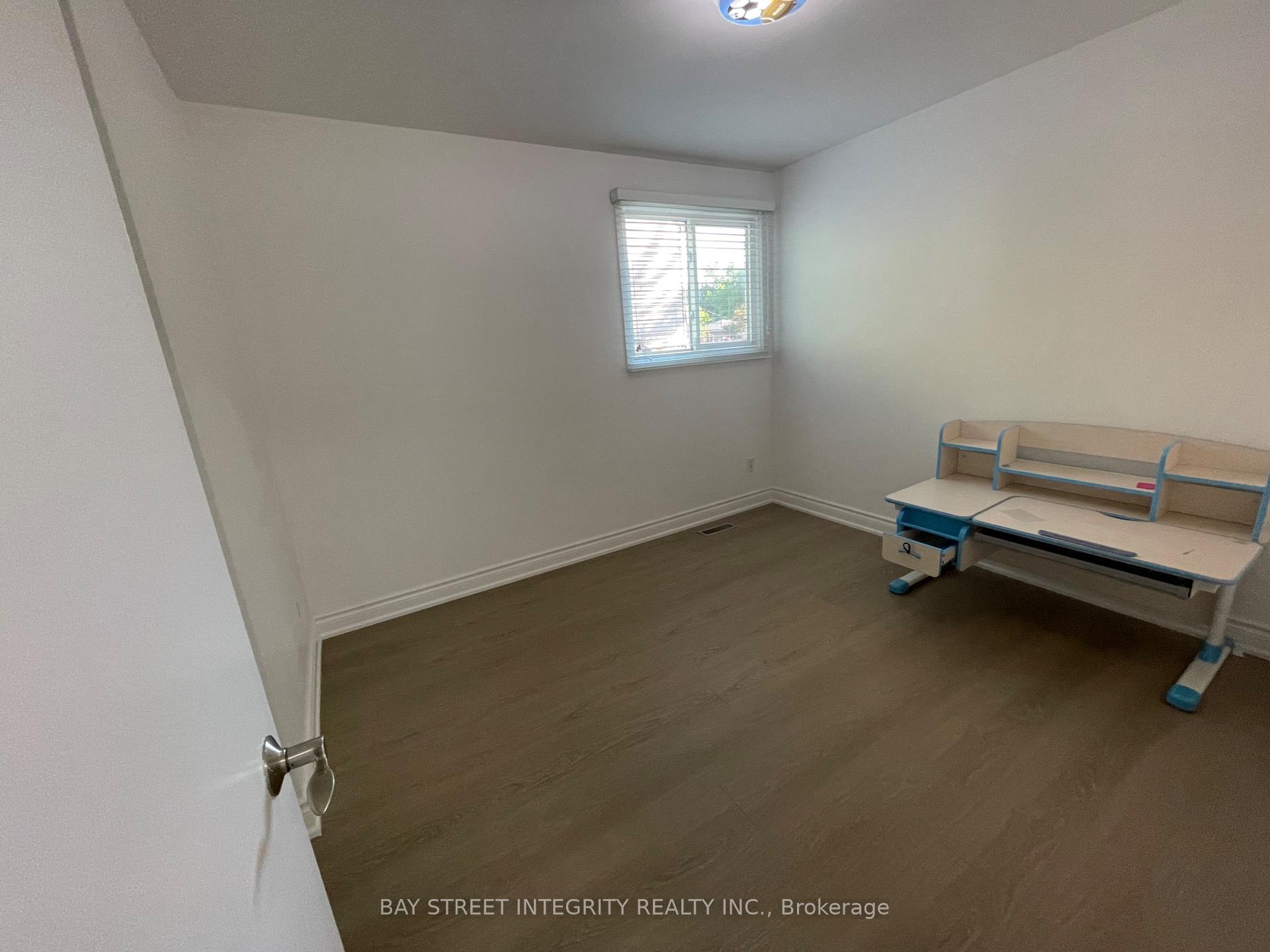 Photo 10 of 41 Stoddart Drive, Aurora, Aurora Highlands — HOMEH