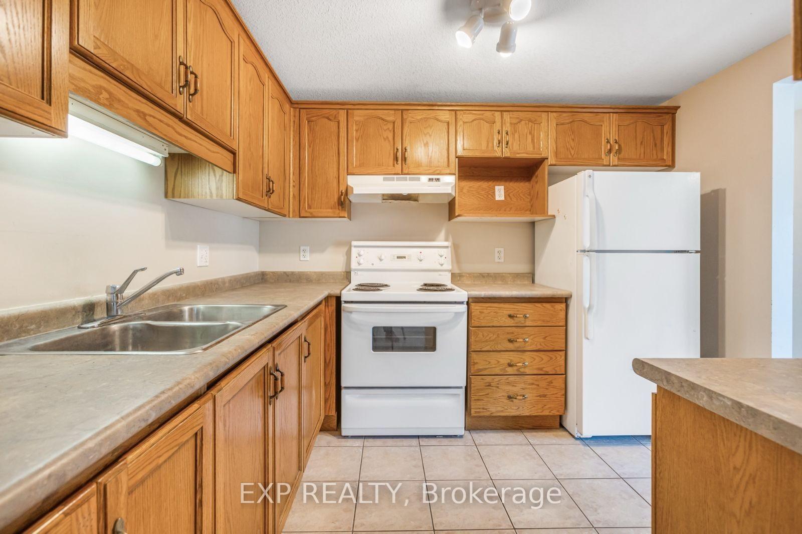 Photo 5 of 77 Ryde Road, Guelph, Willow West/Sugarbush/West Acres — HOMEH
