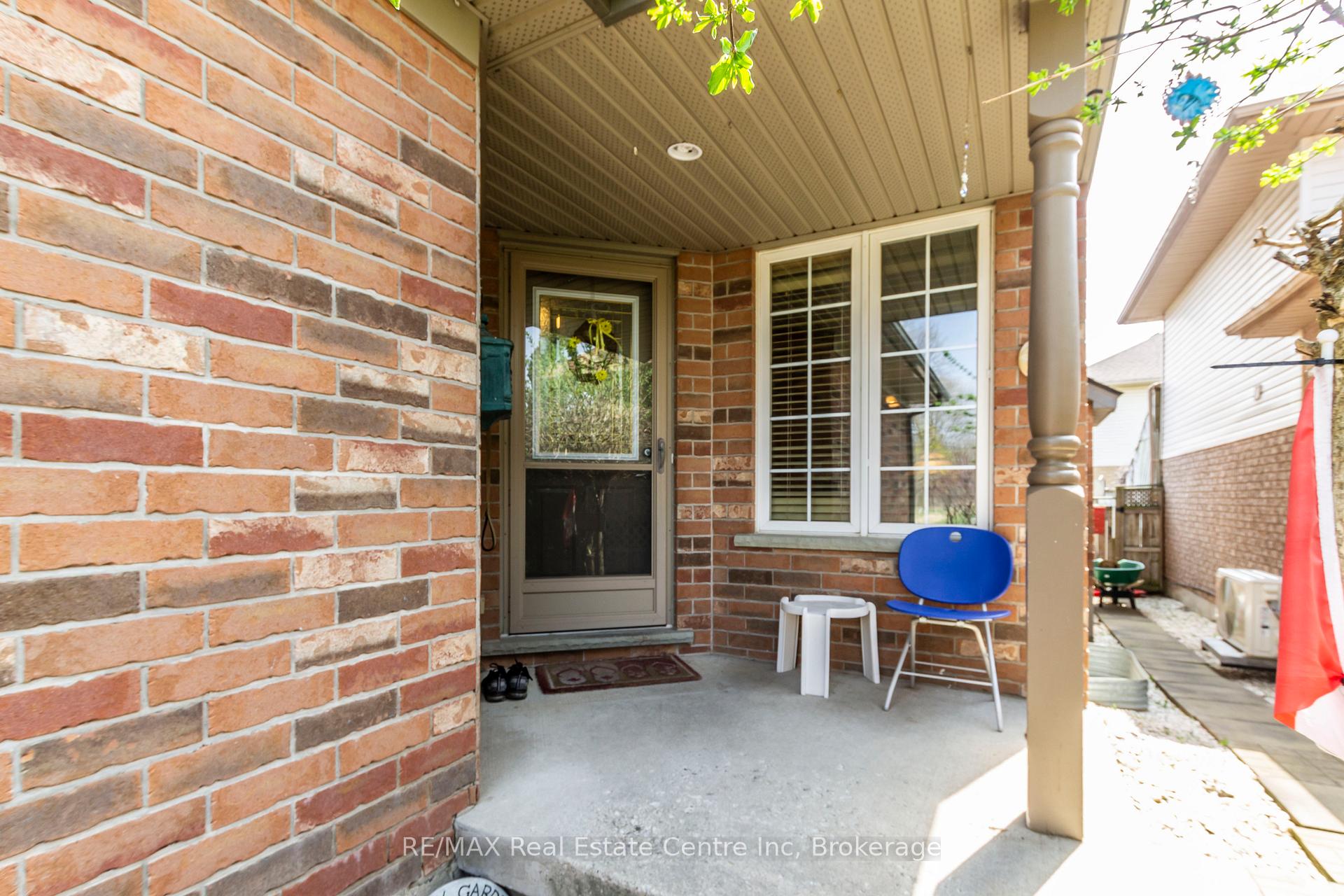 Photo 2 of 40 Bailey Avenue, Guelph, Riverside Park — HOMEH