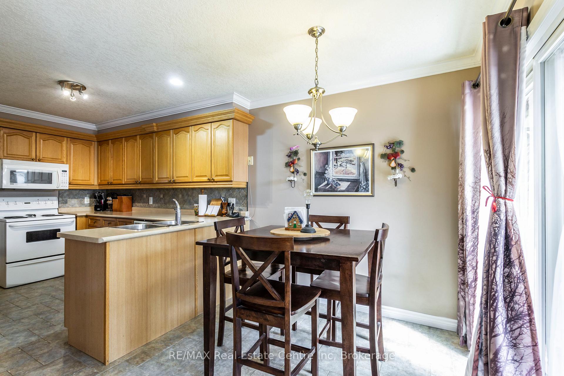 Photo 7 of 40 Bailey Avenue, Guelph, Riverside Park — HOMEH