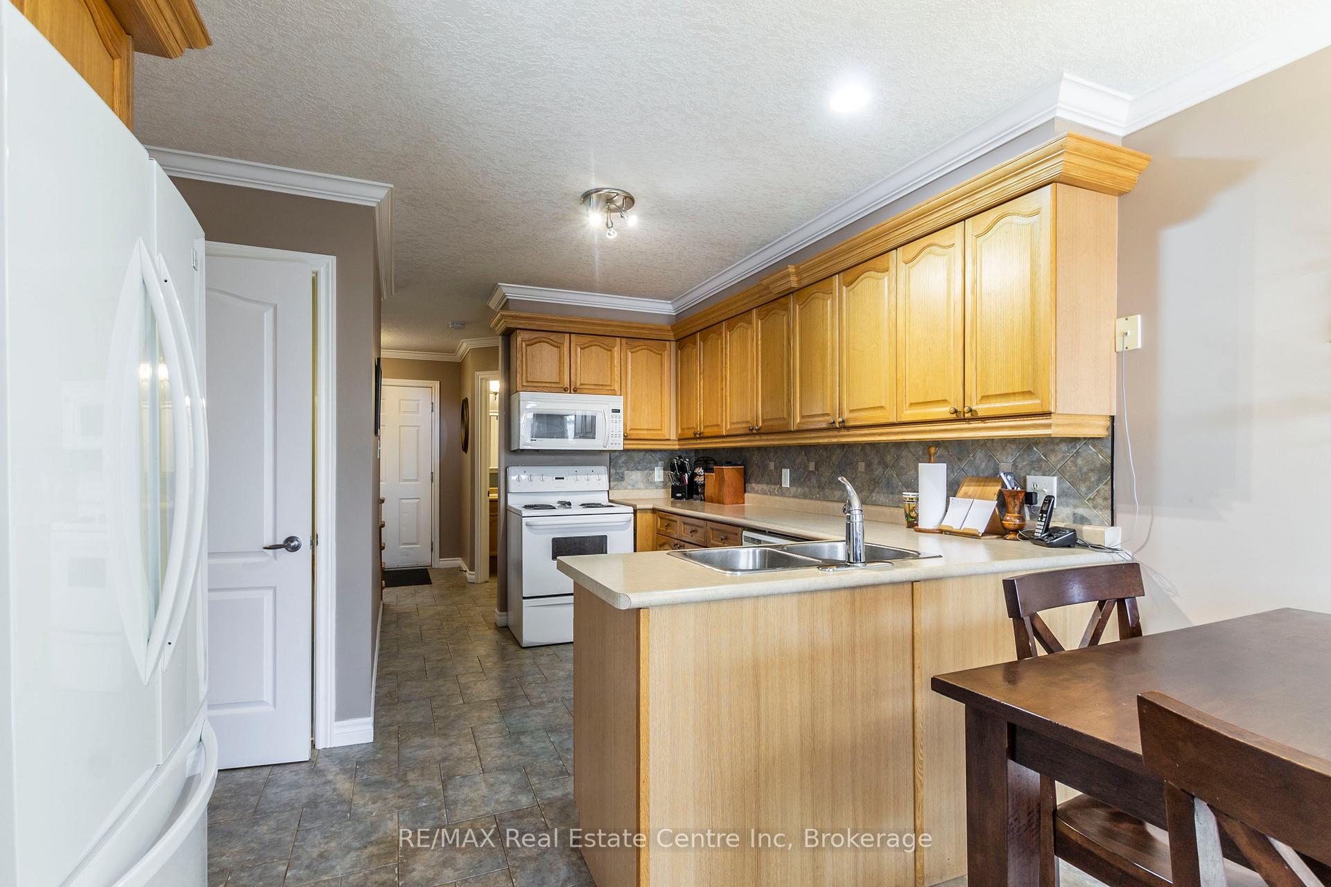 Photo 8 of 40 Bailey Avenue, Guelph, Riverside Park — HOMEH