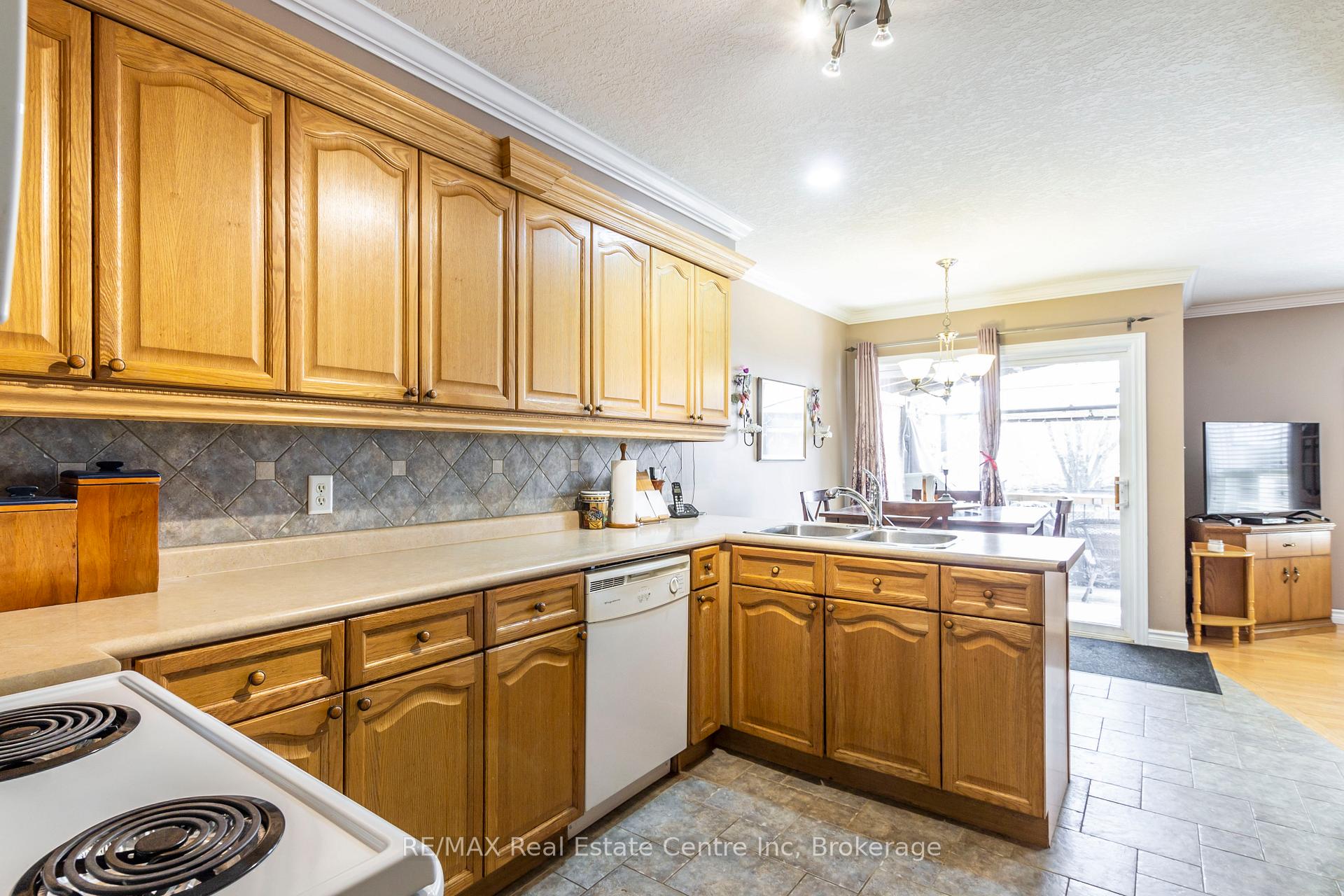 Photo 9 of 40 Bailey Avenue, Guelph, Riverside Park — HOMEH