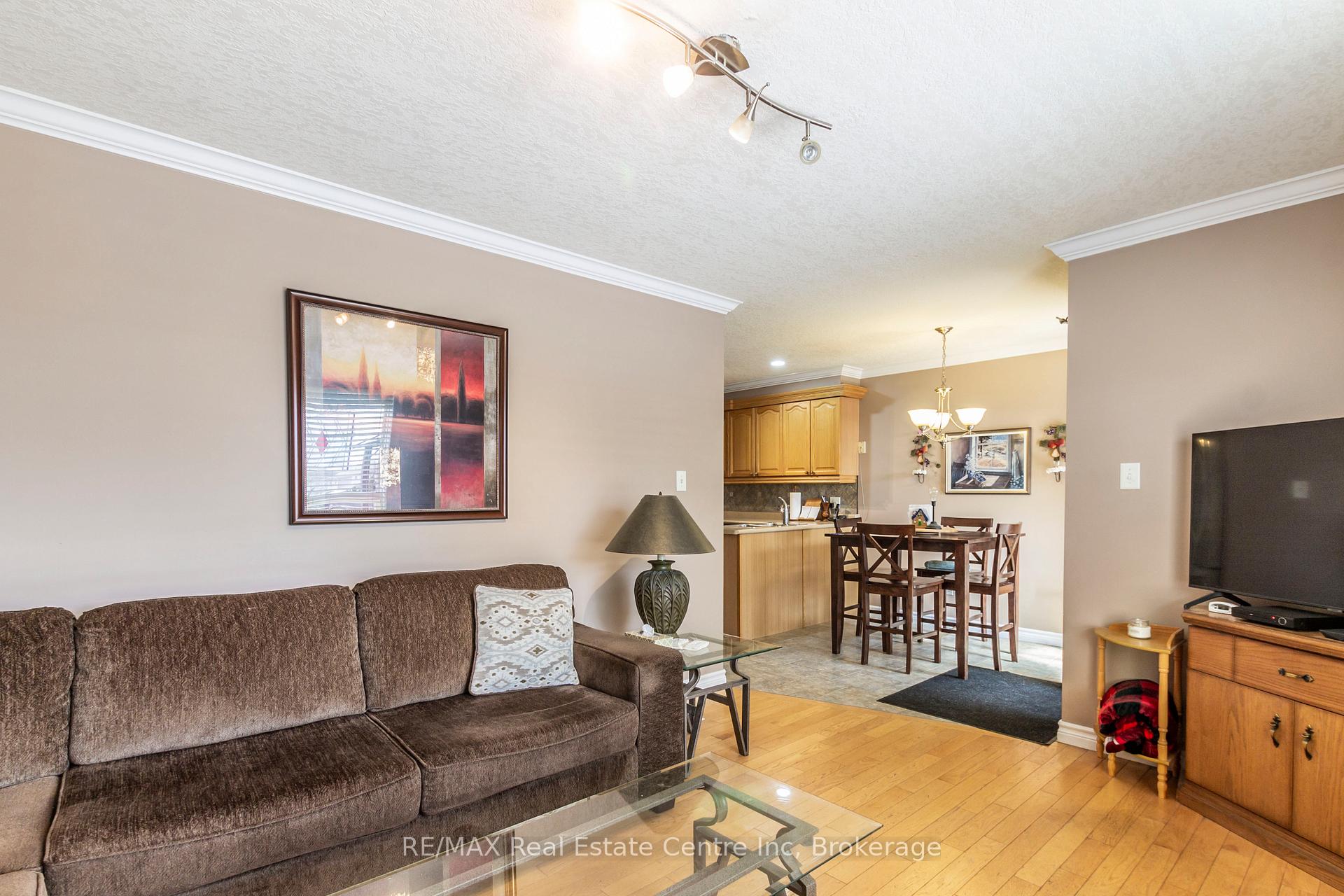 Photo 10 of 40 Bailey Avenue, Guelph, Riverside Park — HOMEH
