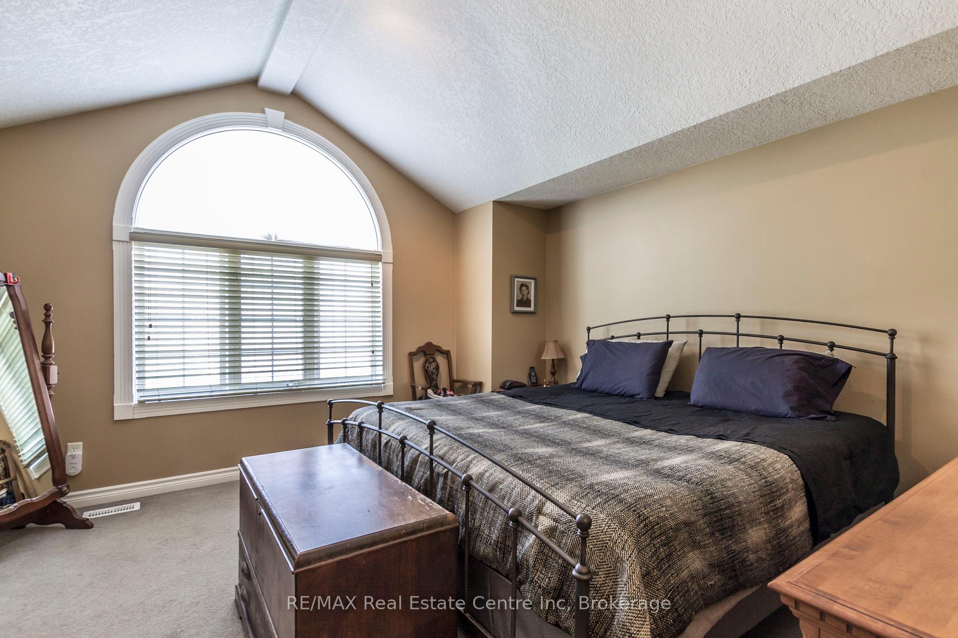 Photo 13 of 40 Bailey Avenue, Guelph, Riverside Park — HOMEH