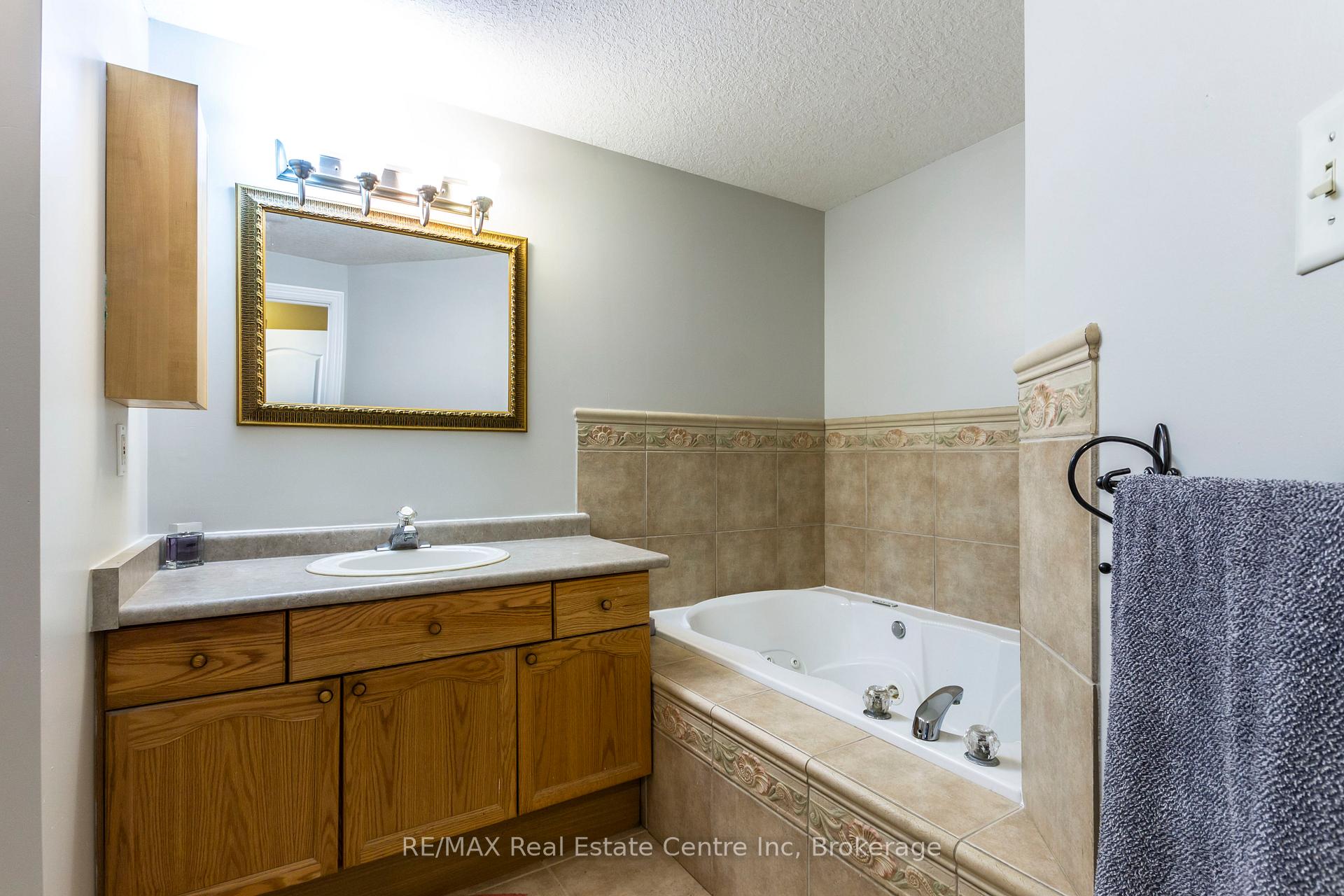 Photo 14 of 40 Bailey Avenue, Guelph, Riverside Park — HOMEH