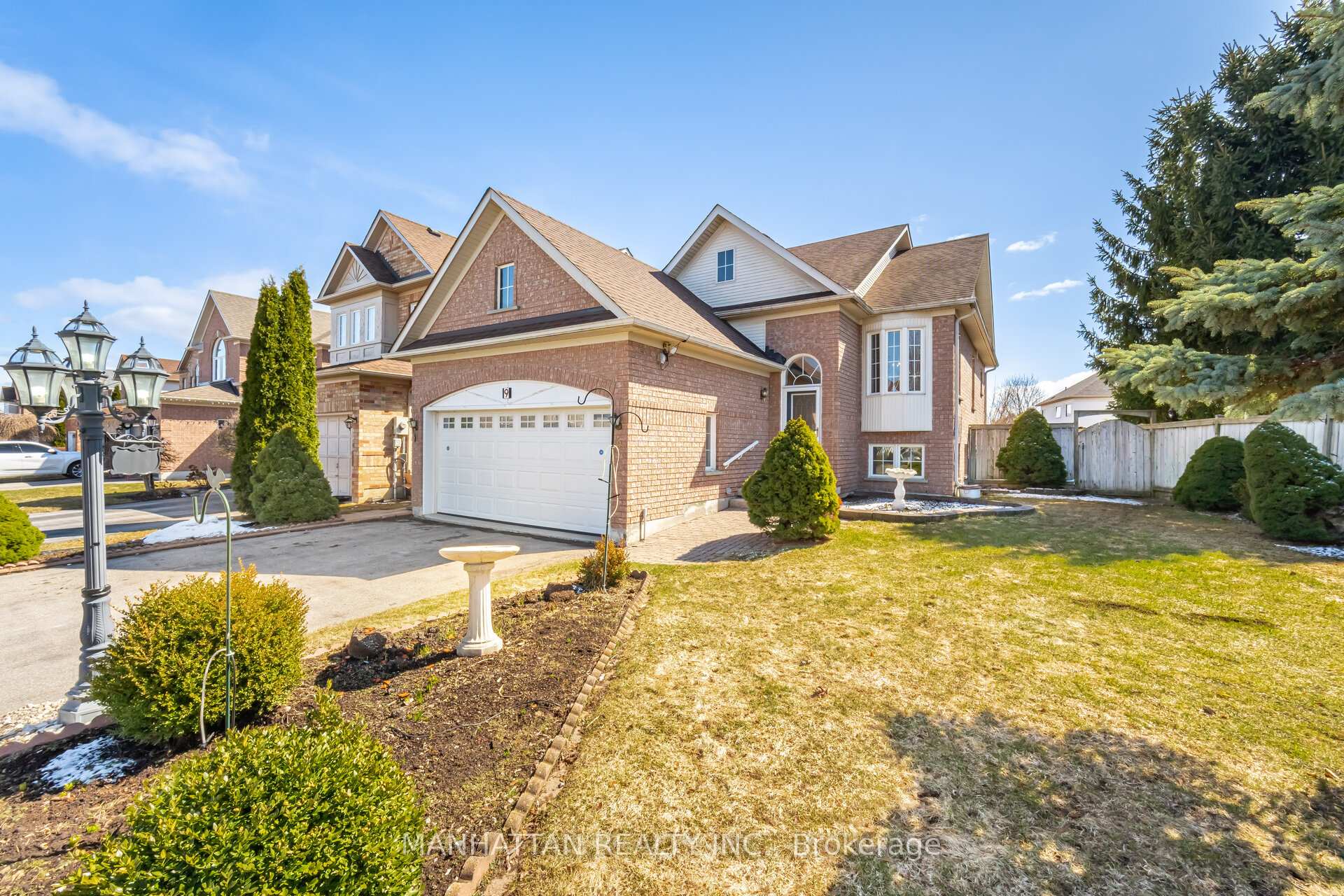 Photo 2 of 9 Glenora Place, Georgina, Keswick North — HOMEH