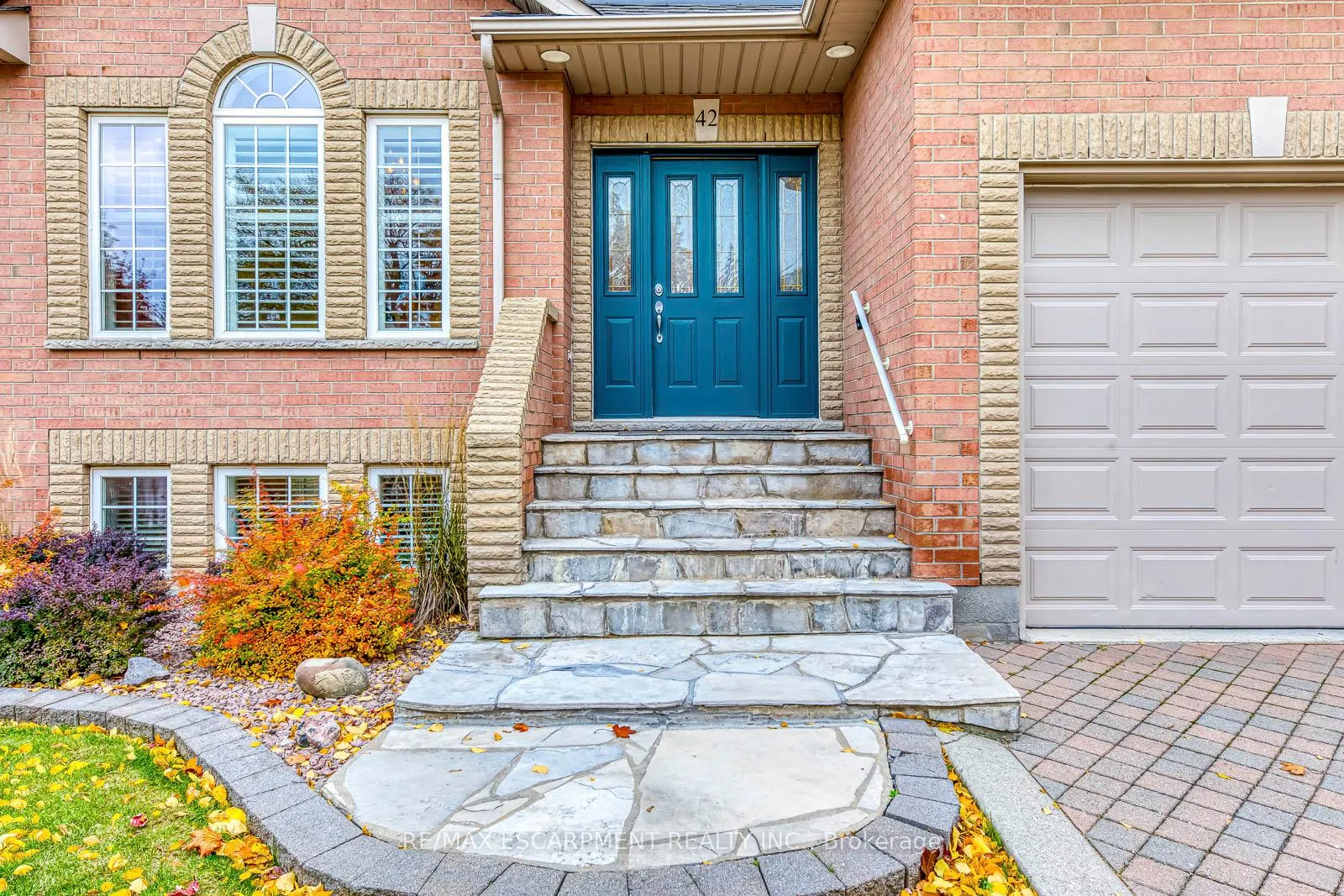 Photo 3 of 42 Creanona Boulevard, Hamilton, Winona Park — HOMEH