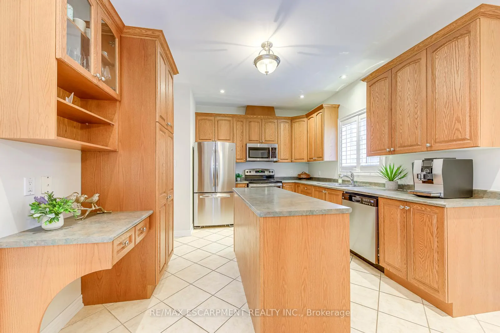 Photo 11 of 42 Creanona Boulevard, Hamilton, Winona Park — HOMEH
