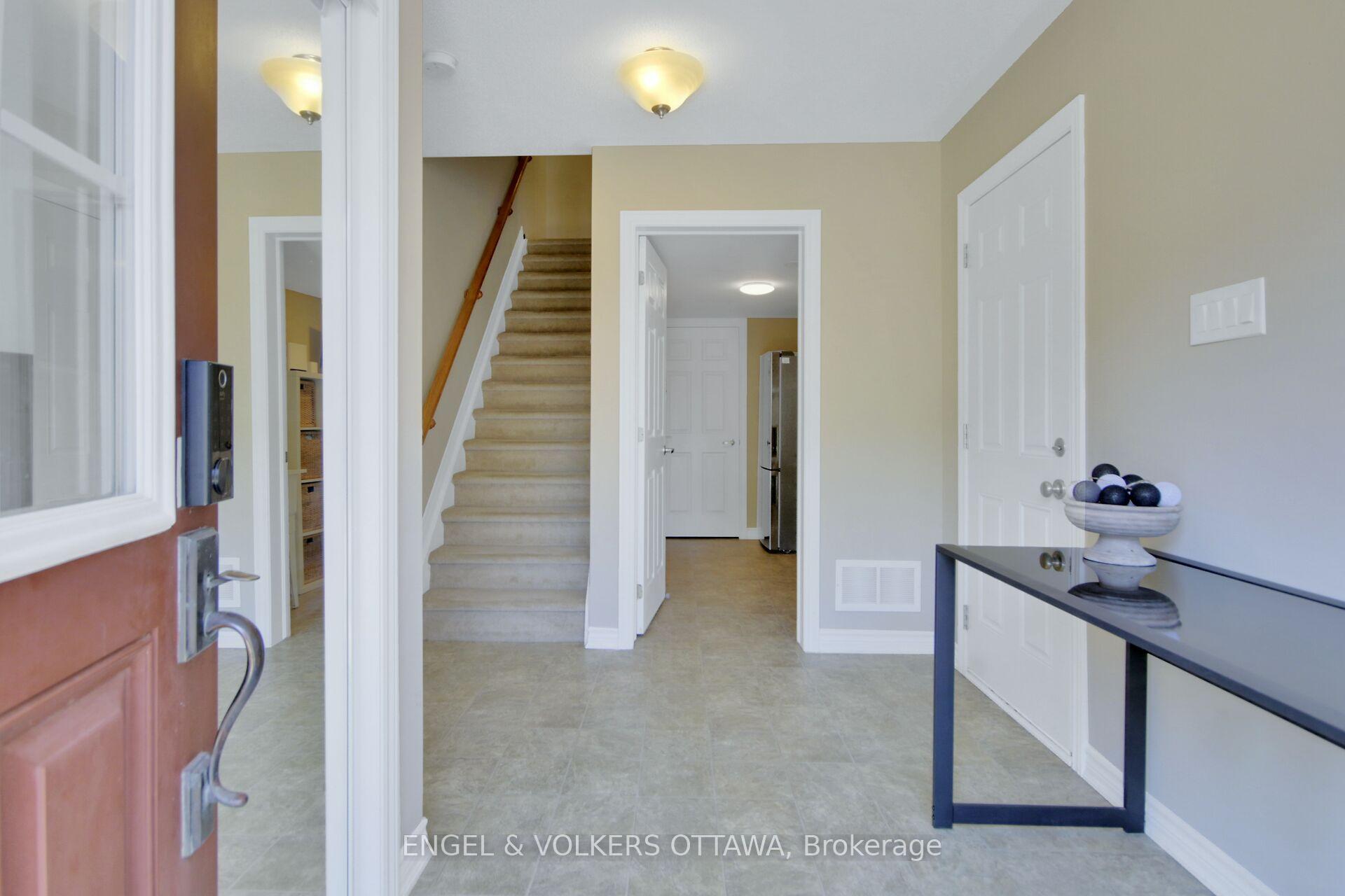 Photo 2 of 322 Sweet Grass Circle, Ottawa, Barrhaven - Half Moon Bay — HOMEH