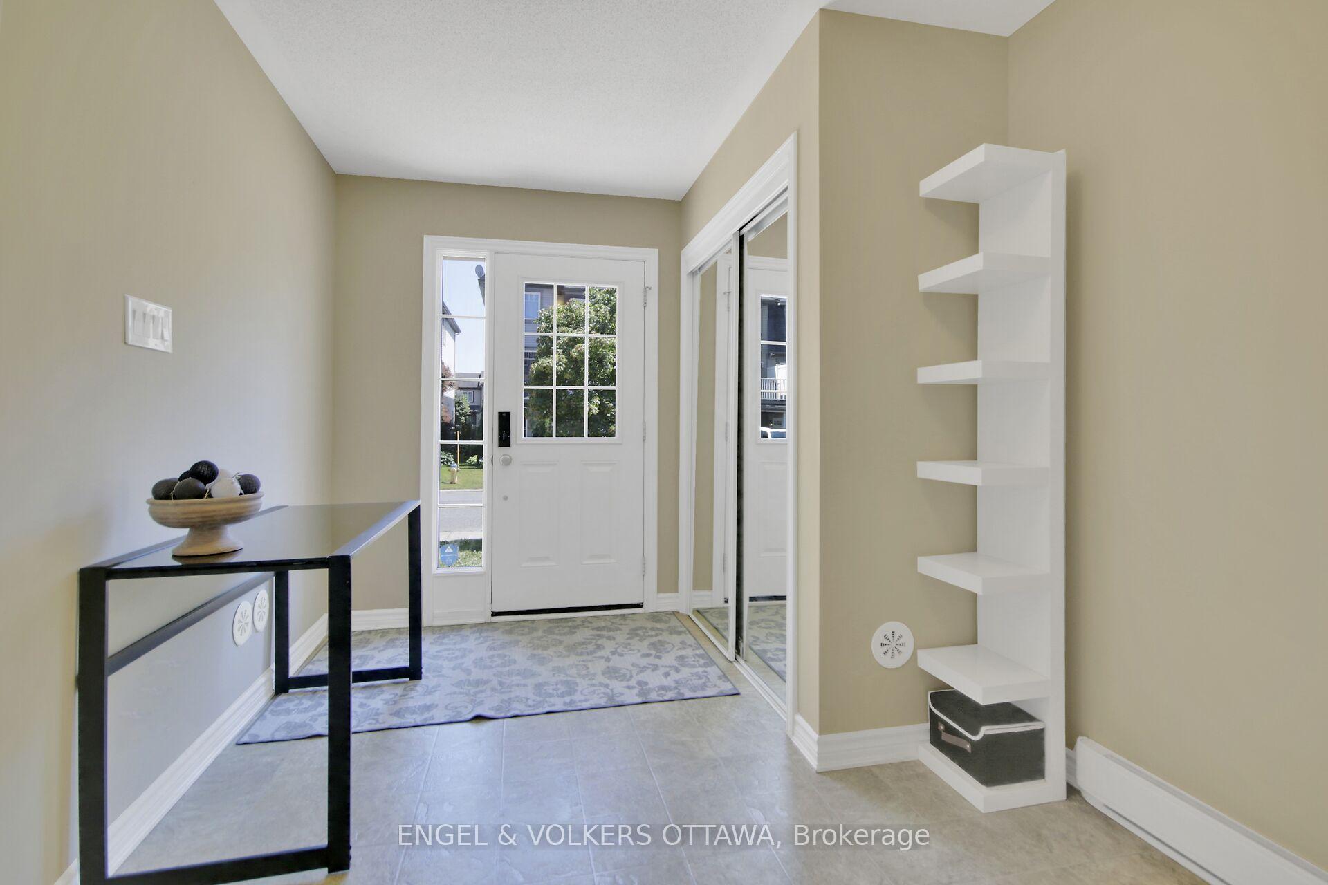 Photo 3 of 322 Sweet Grass Circle, Ottawa, Barrhaven - Half Moon Bay — HOMEH