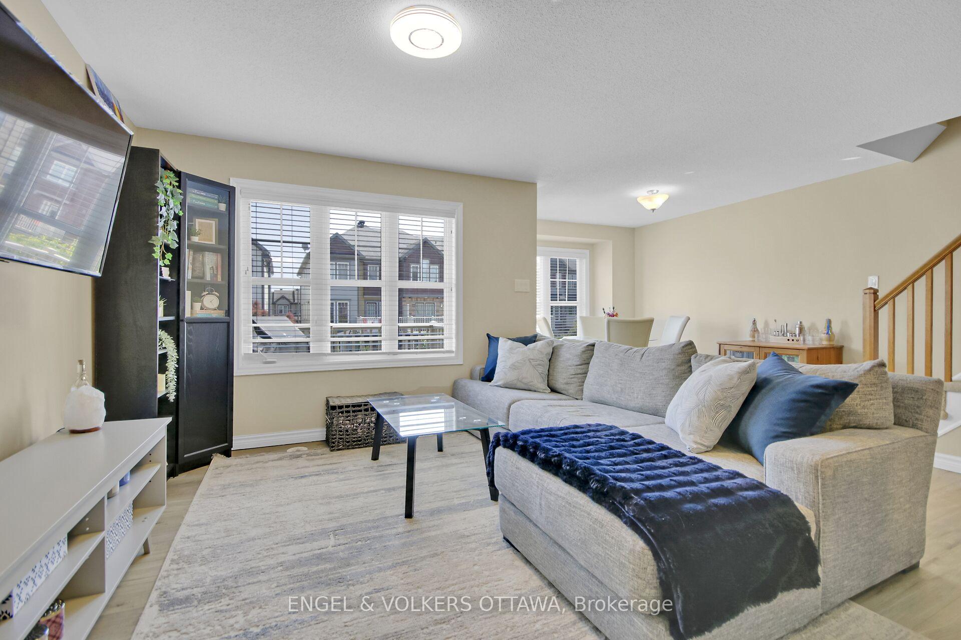 Photo 4 of 322 Sweet Grass Circle, Ottawa, Barrhaven - Half Moon Bay — HOMEH