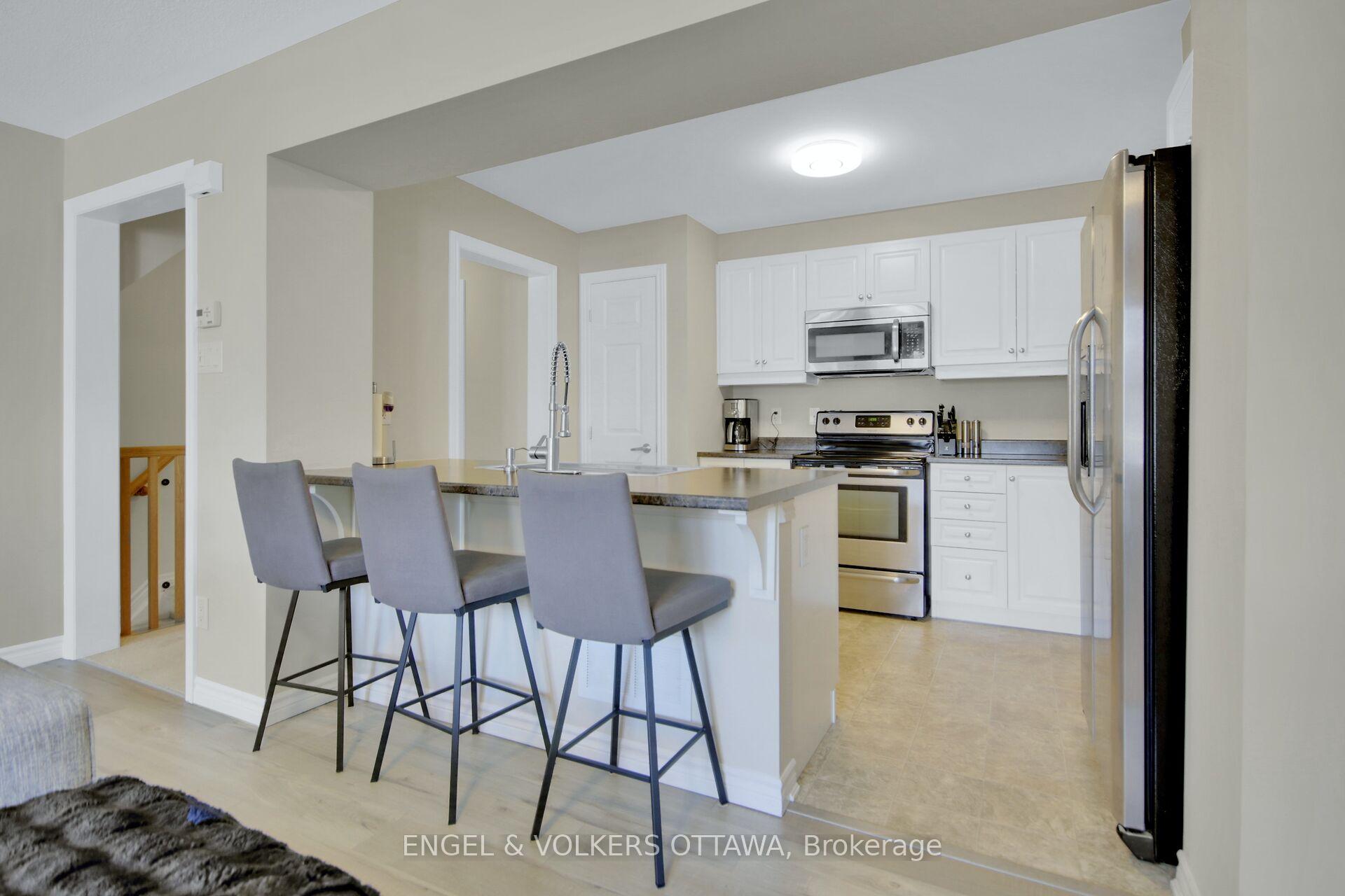 Photo 8 of 322 Sweet Grass Circle, Ottawa, Barrhaven - Half Moon Bay — HOMEH