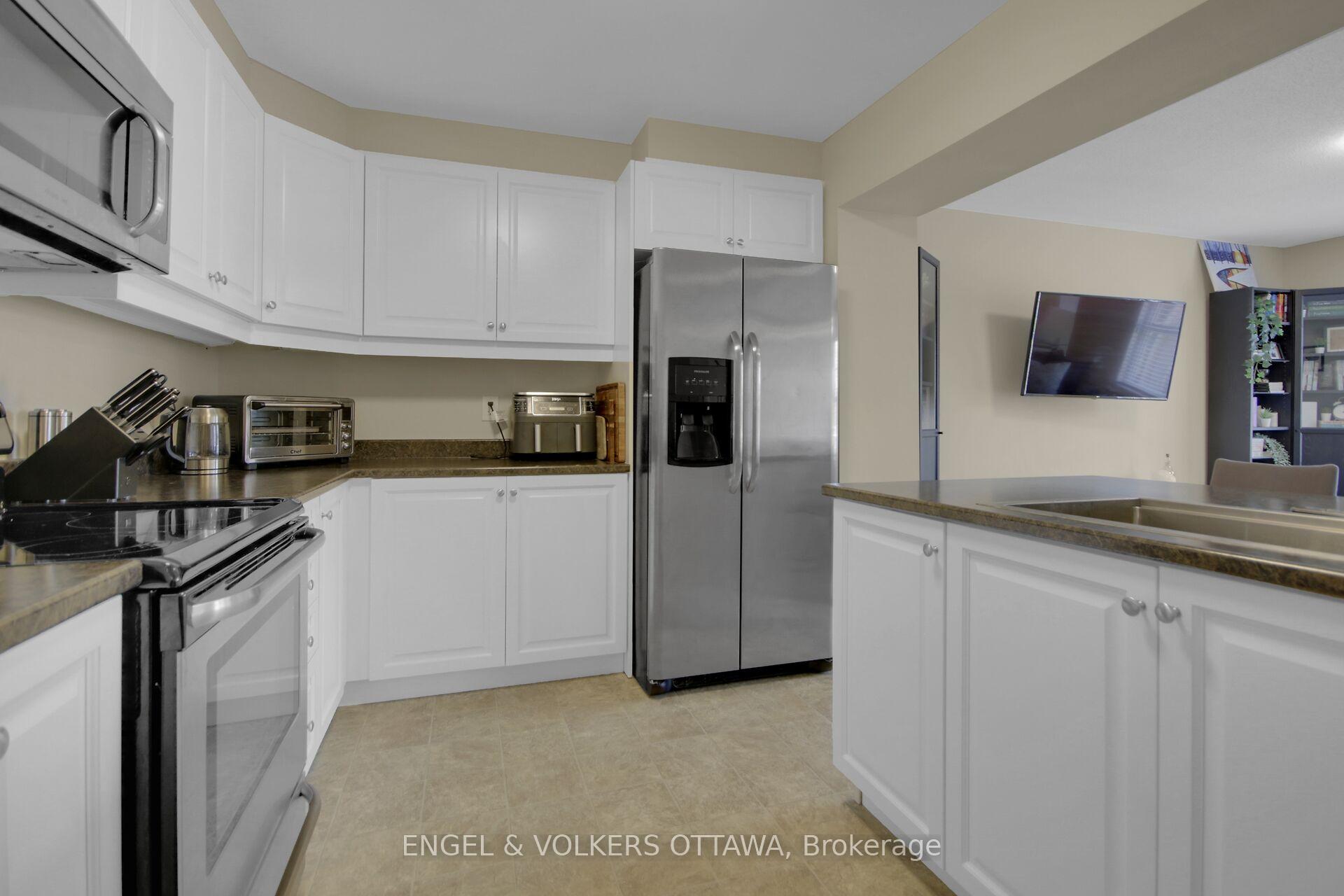 Photo 9 of 322 Sweet Grass Circle, Ottawa, Barrhaven - Half Moon Bay — HOMEH