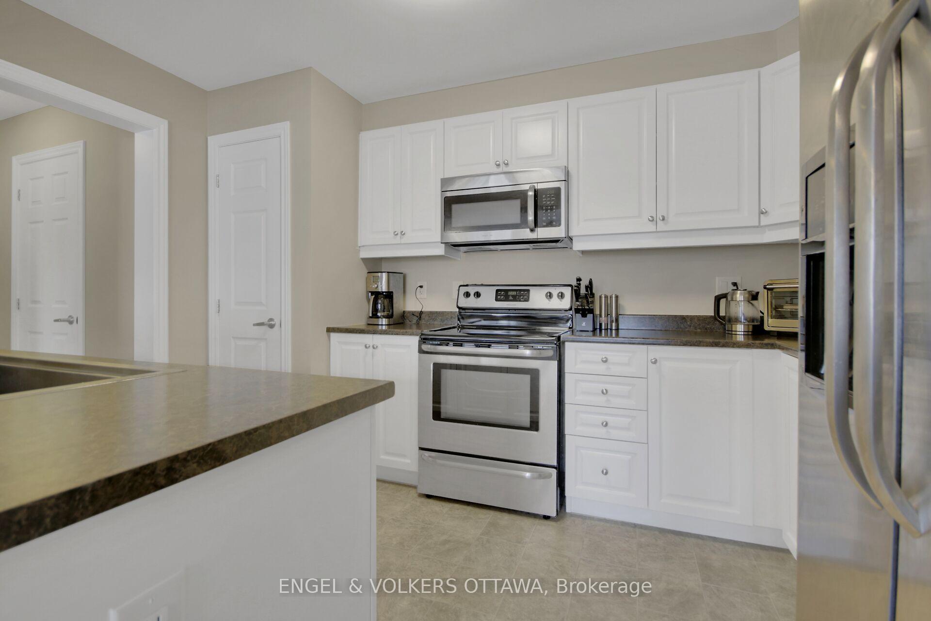 Photo 10 of 322 Sweet Grass Circle, Ottawa, Barrhaven - Half Moon Bay — HOMEH