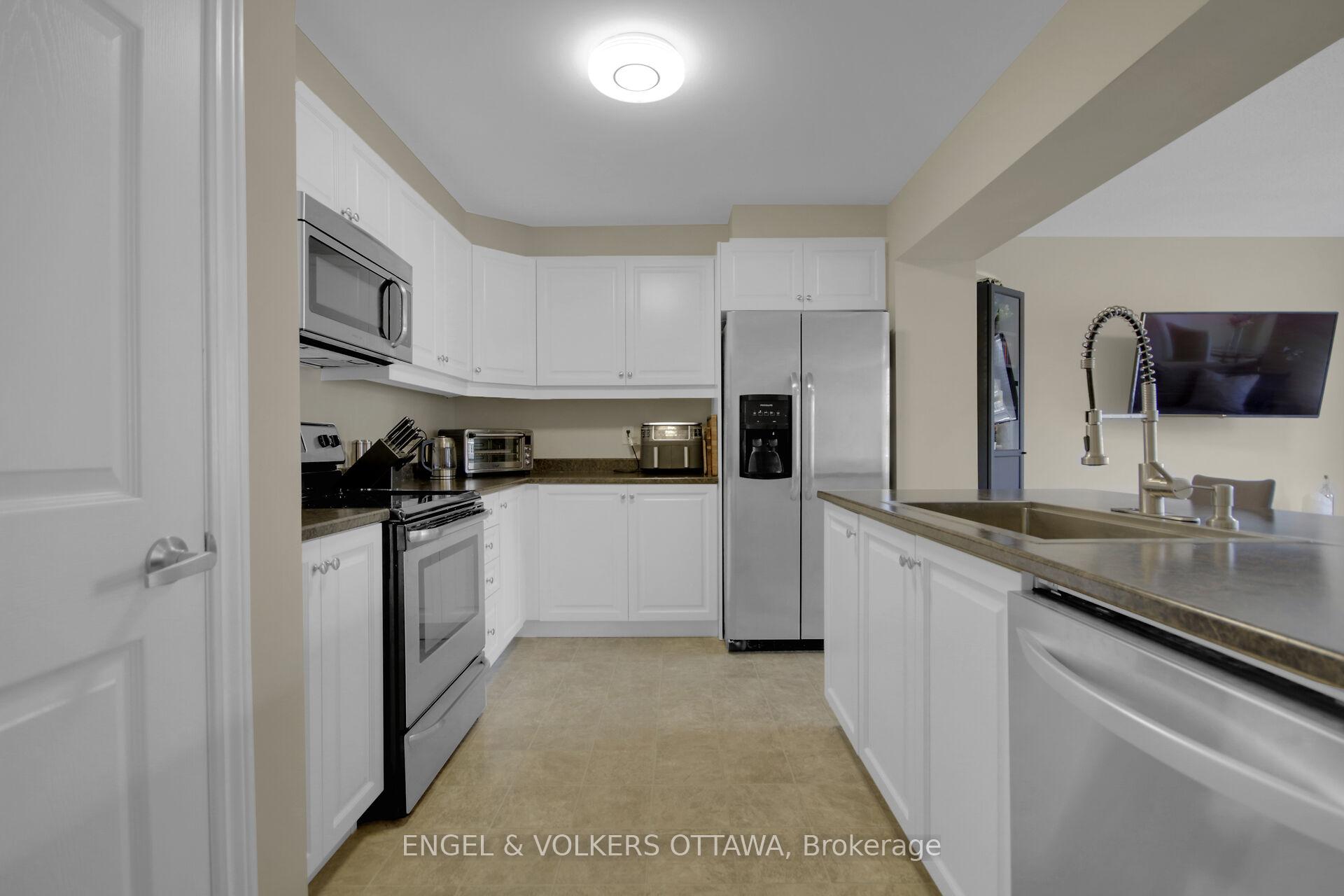 Photo 11 of 322 Sweet Grass Circle, Ottawa, Barrhaven - Half Moon Bay — HOMEH
