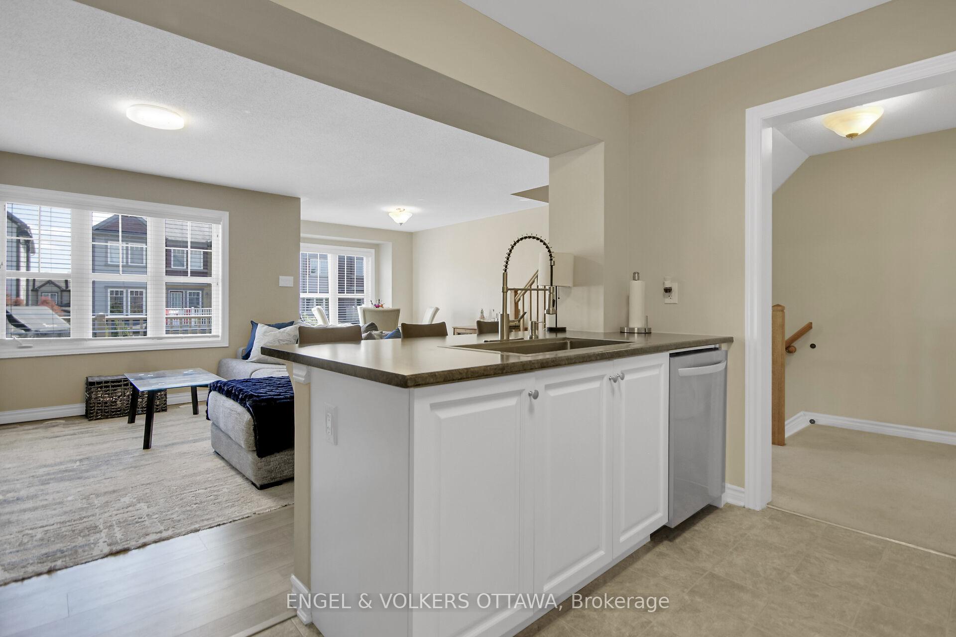 Photo 12 of 322 Sweet Grass Circle, Ottawa, Barrhaven - Half Moon Bay — HOMEH