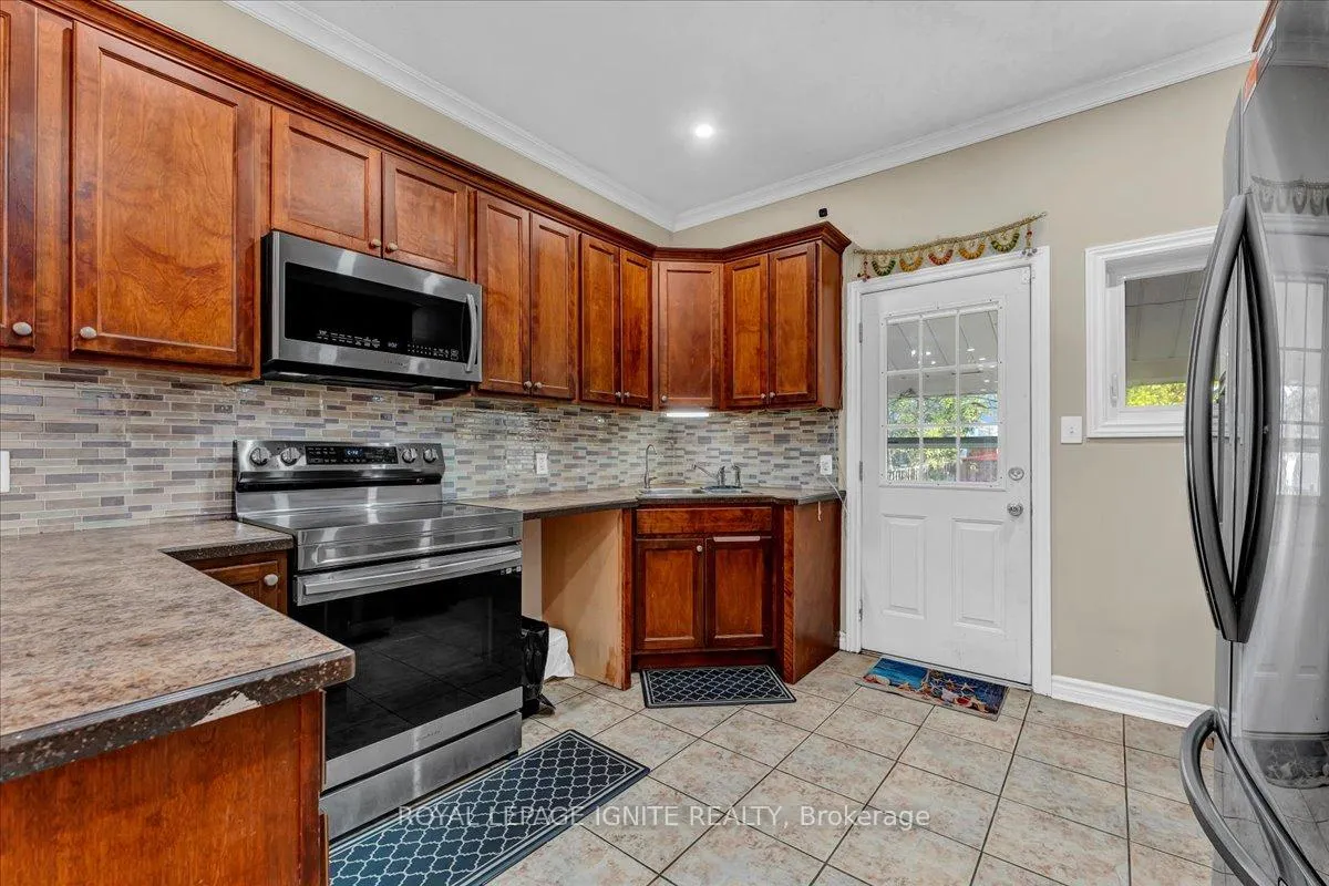 Photo 13 of 80 Albany Avenue, Hamilton, Gibson — HOMEH