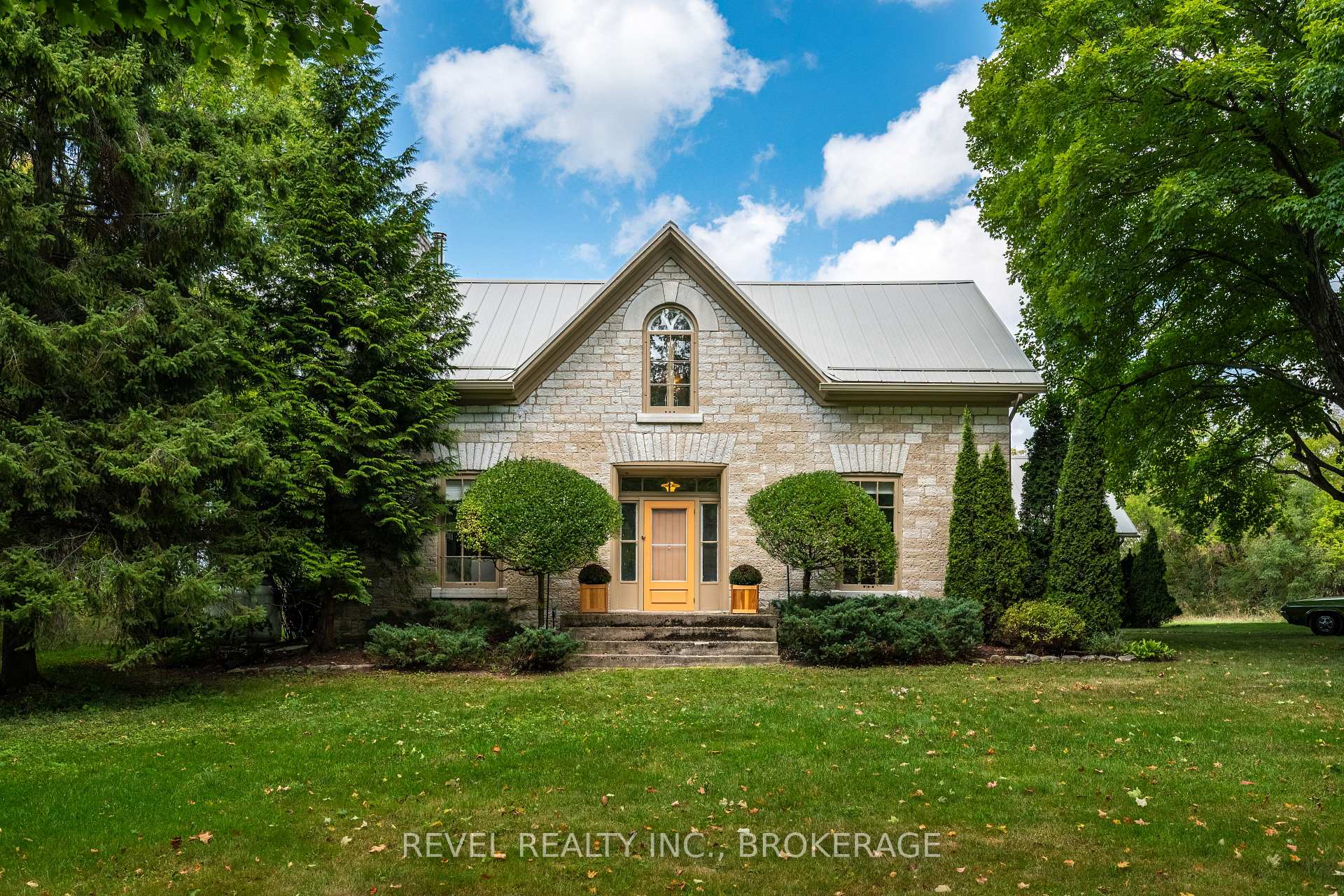 Front of 4247 Henderson Road