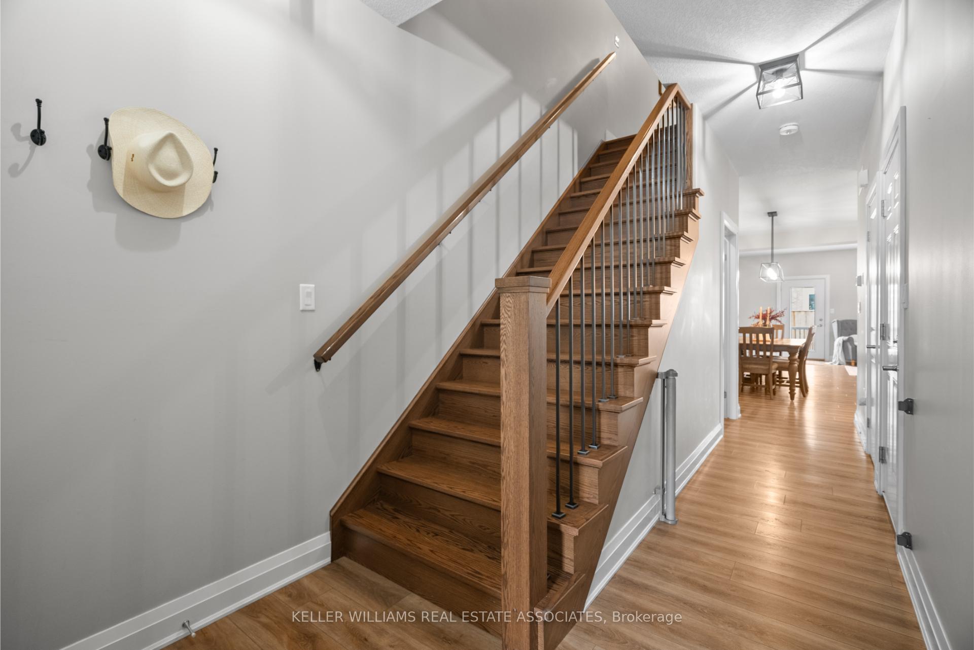 Photo 2 of Unit 6, 118 Simmonds Drive, Guelph, Victoria North — HOMEH