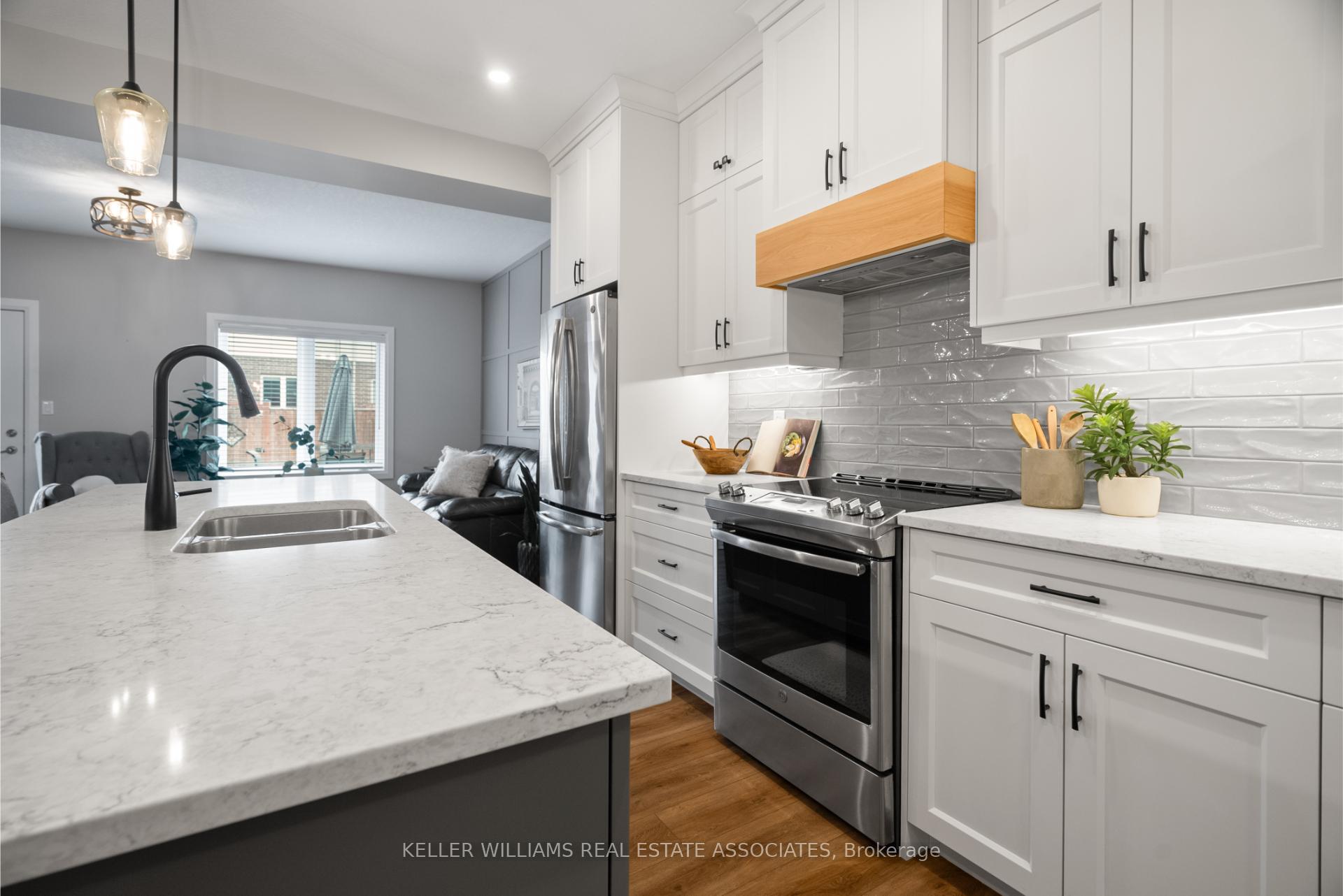 Photo 5 of Unit 6, 118 Simmonds Drive, Guelph, Victoria North — HOMEH