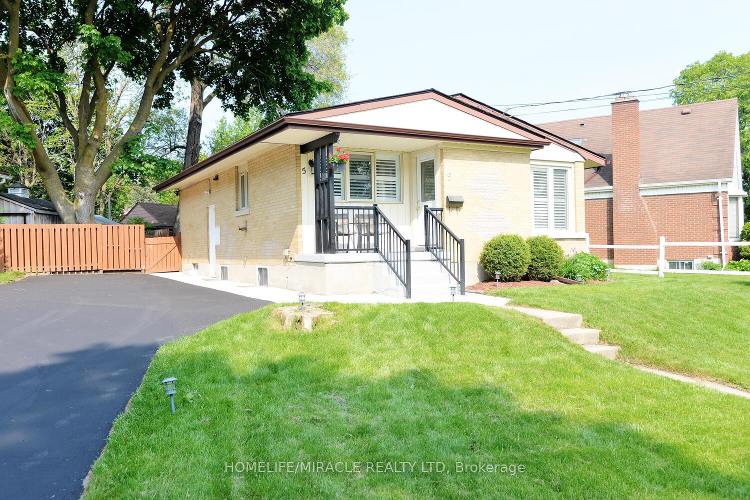 Photo 2 of 5 Lincoln Crescent, Guelph, St. George's — HOMEH