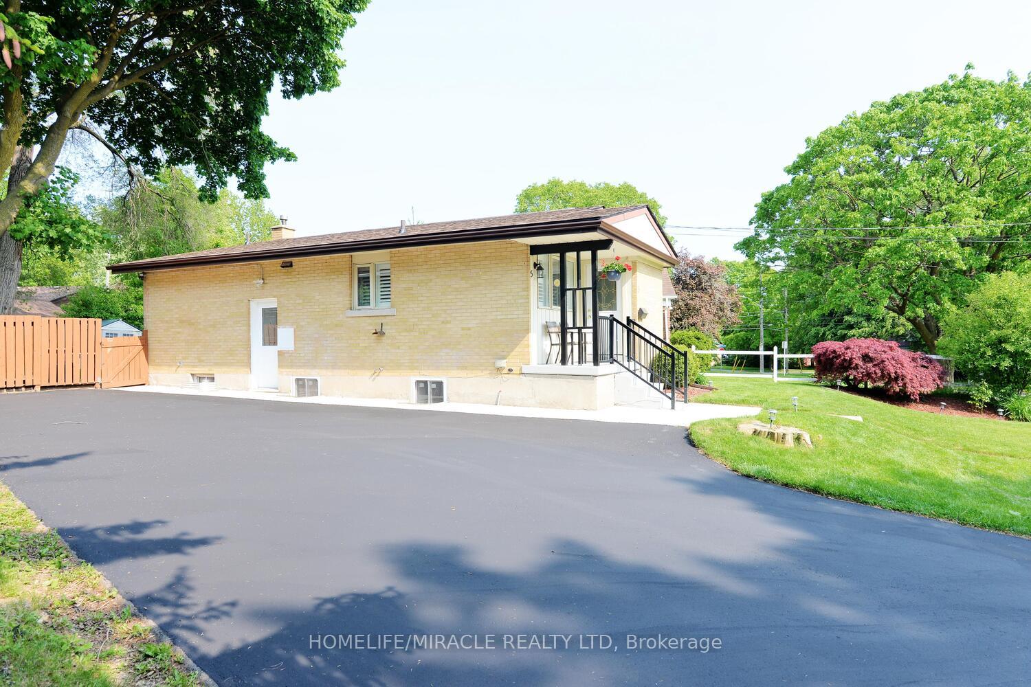 Photo 7 of 5 Lincoln Crescent, Guelph, St. George's — HOMEH