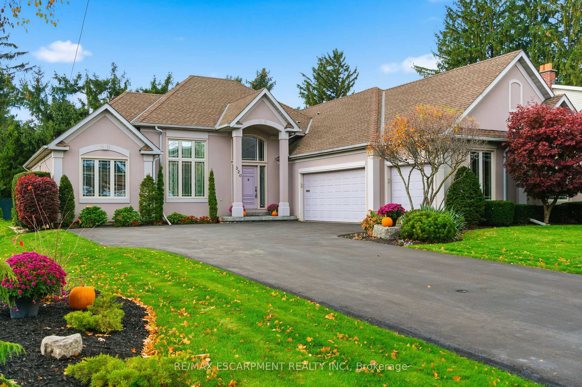 Photo 1 of 320 Fiddler's Green Road, Hamilton, Ancaster — HOMEH