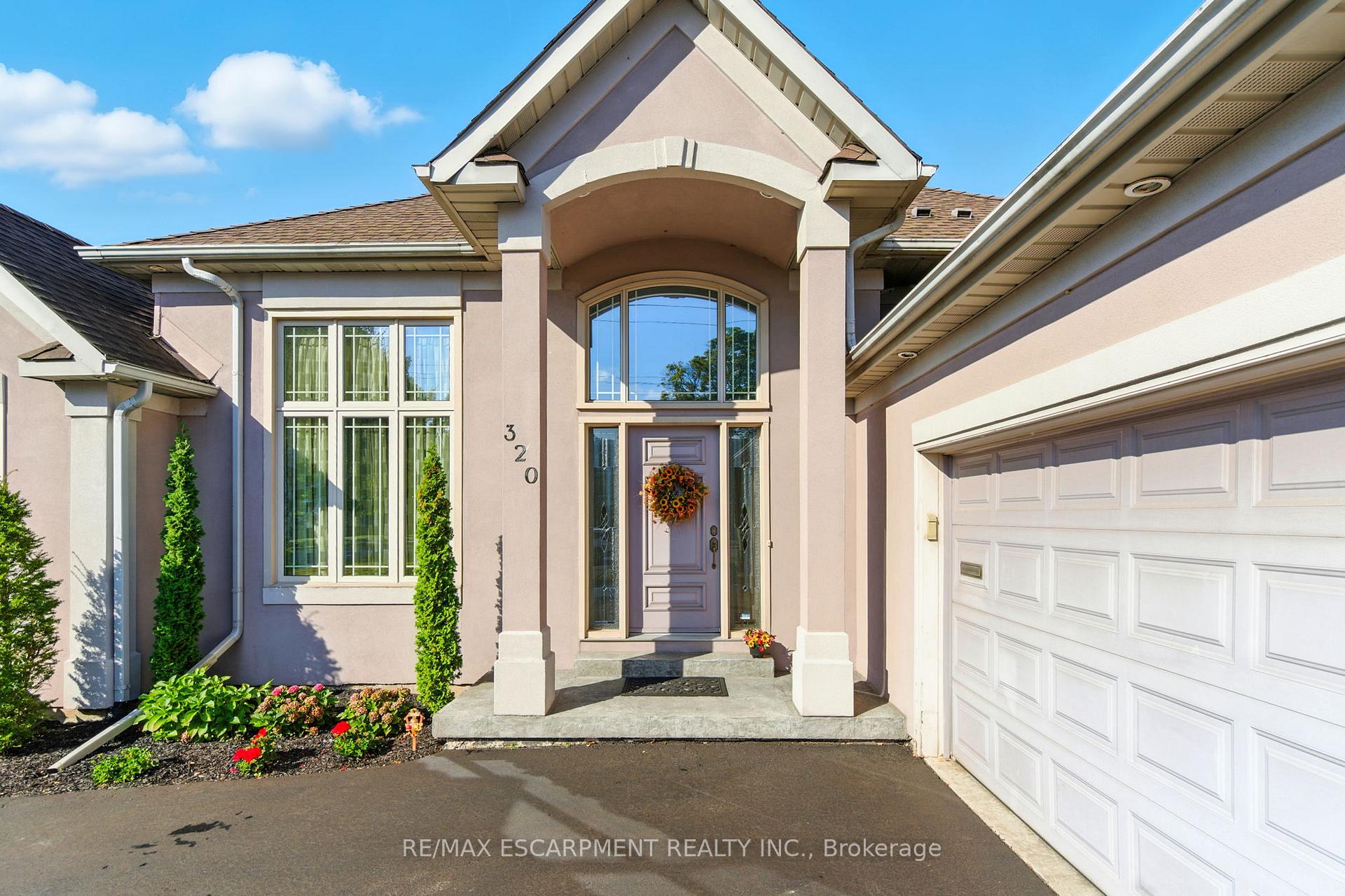 Photo 2 of 320 Fiddler's Green Road, Hamilton, Ancaster — HOMEH