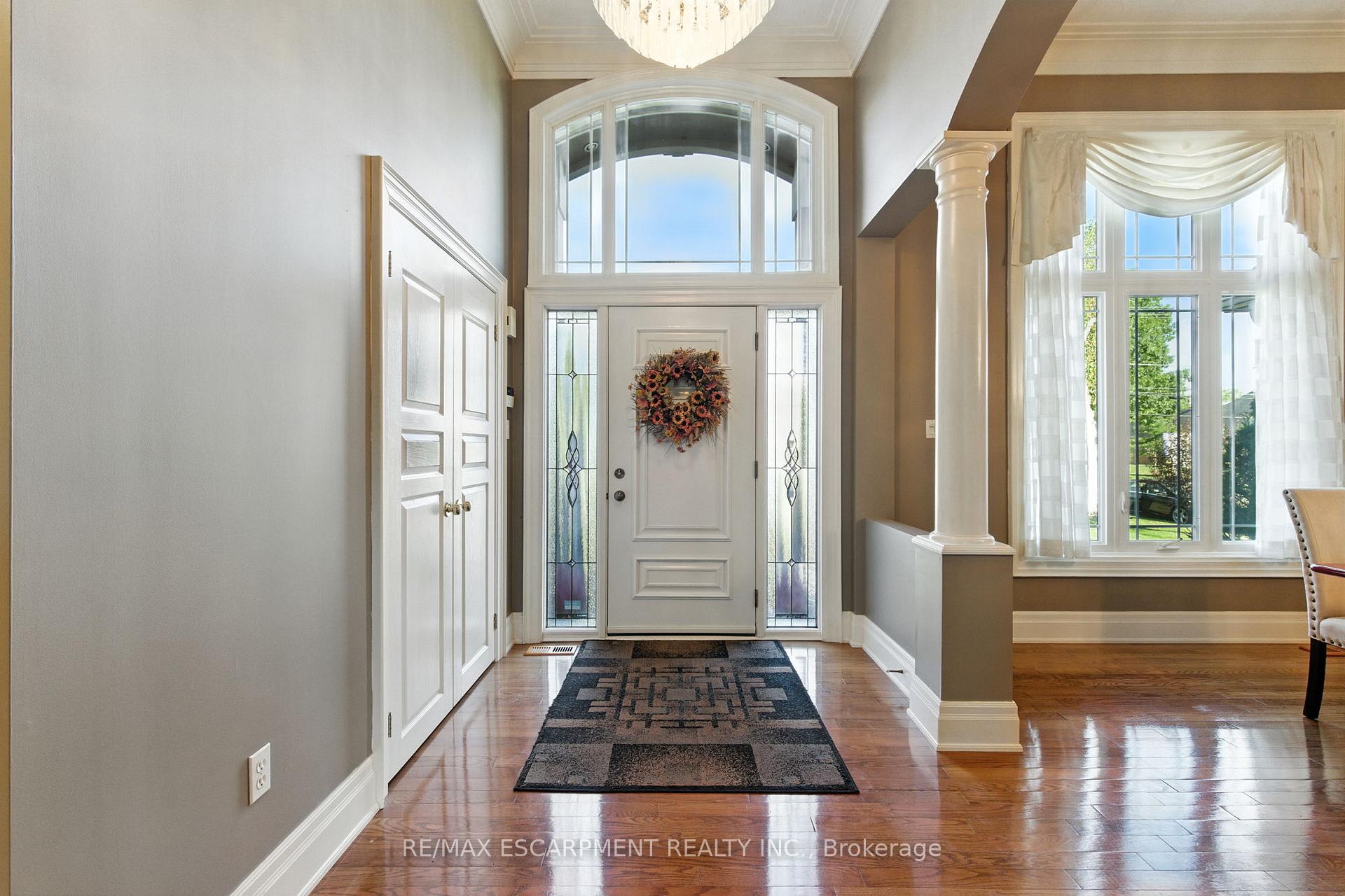 Photo 3 of 320 Fiddler's Green Road, Hamilton, Ancaster — HOMEH